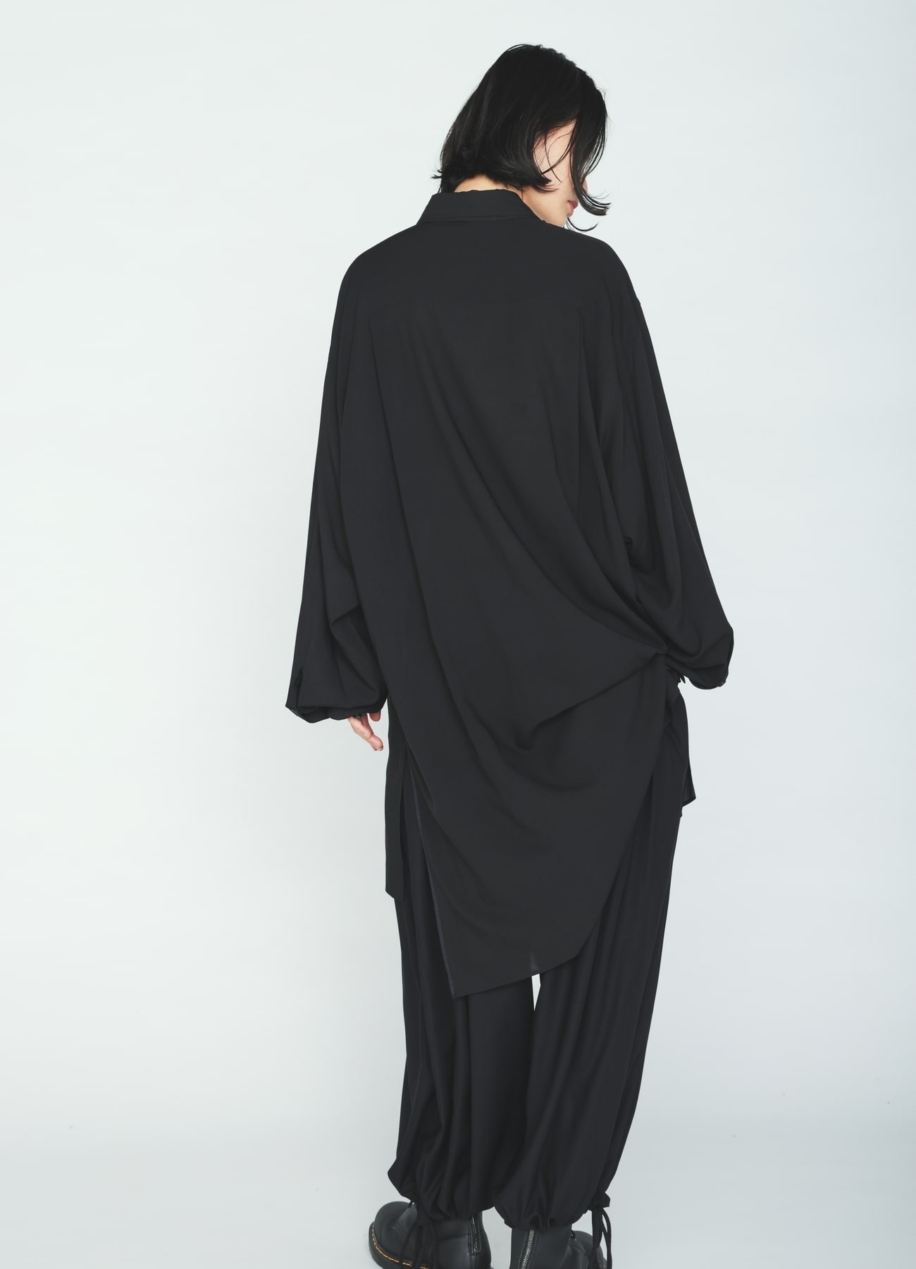 RAYON “Y” LETTER AND RED FLOWER PRINT LAYERED-COLLAR SHIRT