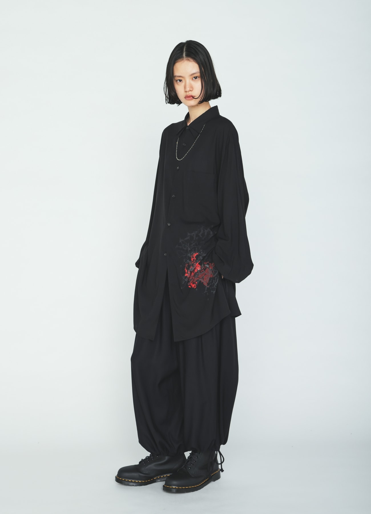 RAYON “Y” LETTER AND RED FLOWER PRINT LAYERED-COLLAR SHIRT