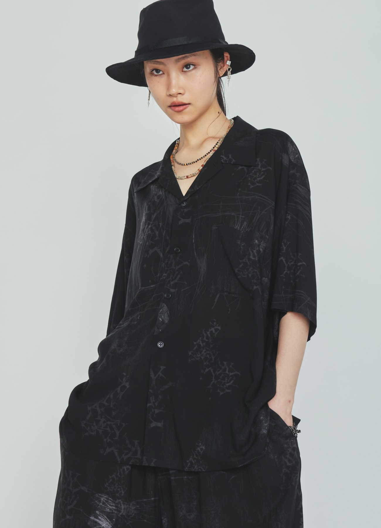 RAYON “Y” LETTER AND INDIAN MOTIF PRINT OPEN COLLAR SHIRT