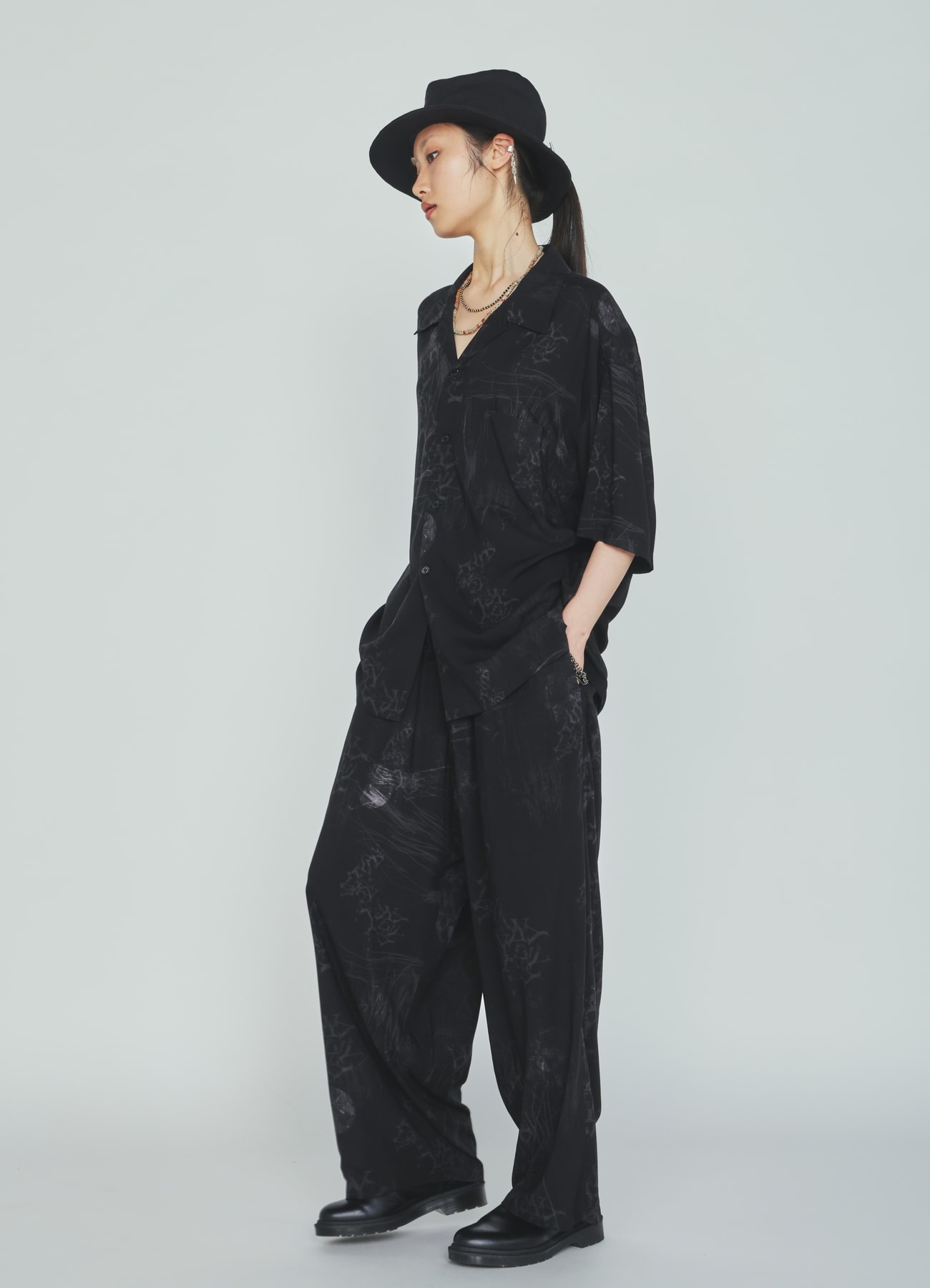 RAYON “Y” LETTER AND INDIAN MOTIF PRINT OPEN COLLAR SHIRT