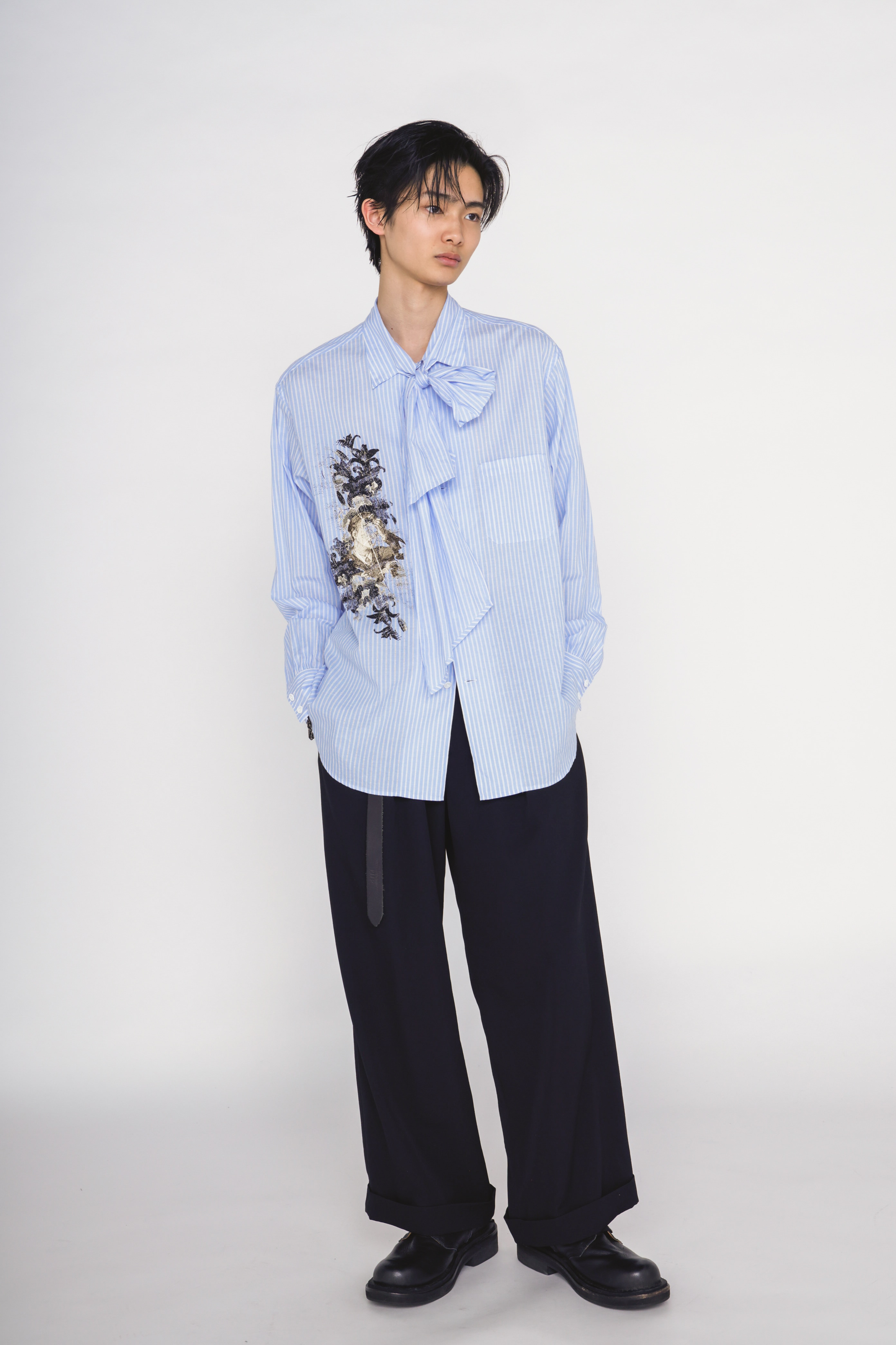 COTTON STRIPED HEAD IN HANDS PRINT RIBON SHIRT