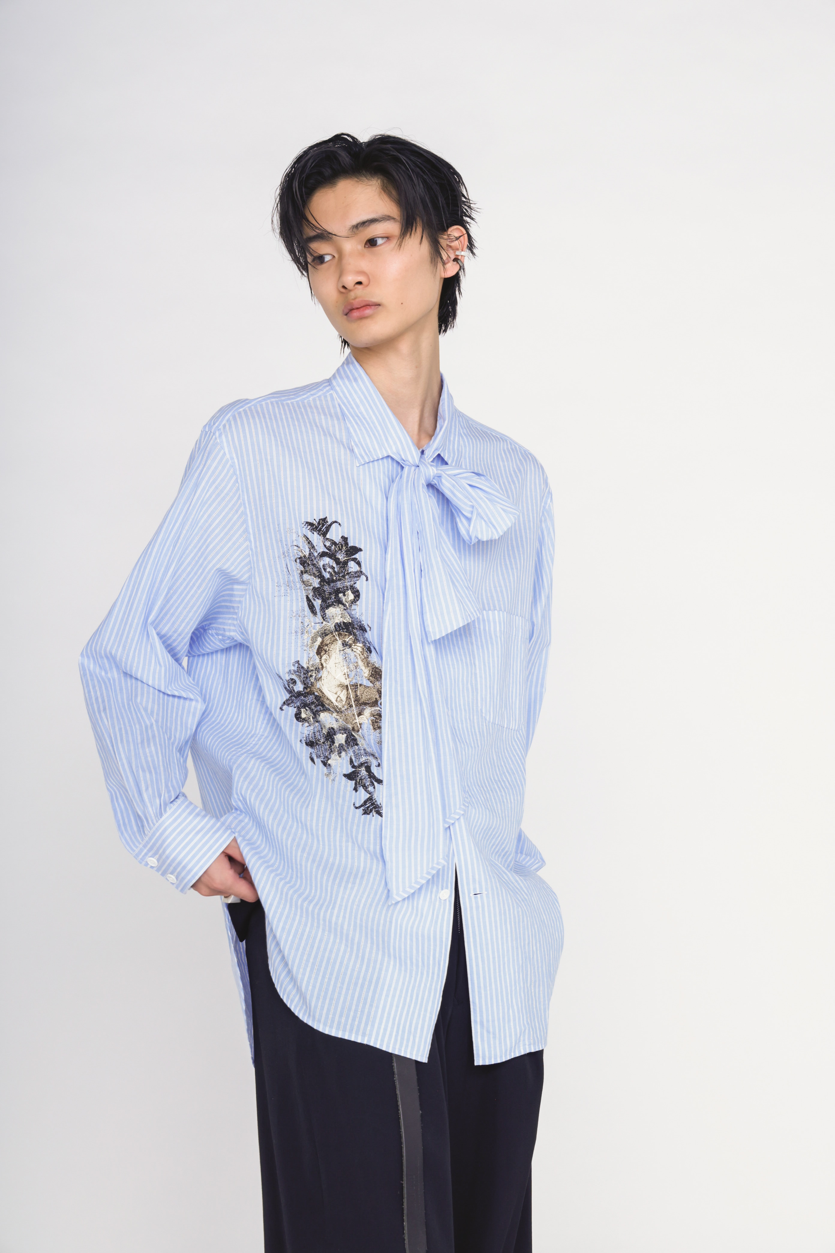 COTTON STRIPED HEAD IN HANDS PRINT RIBON SHIRT