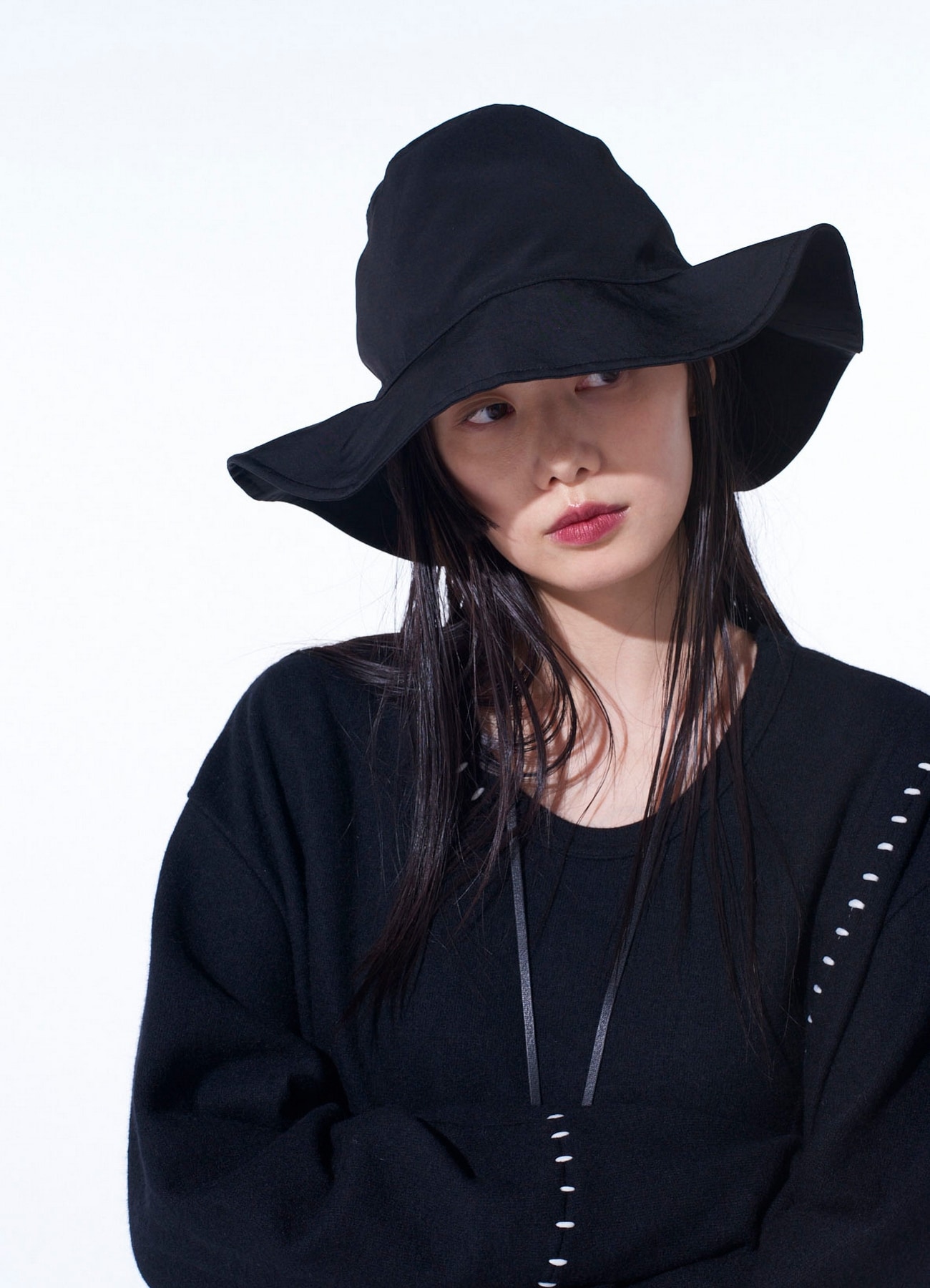 CREPE de CHINE WIDE BRIM HAT