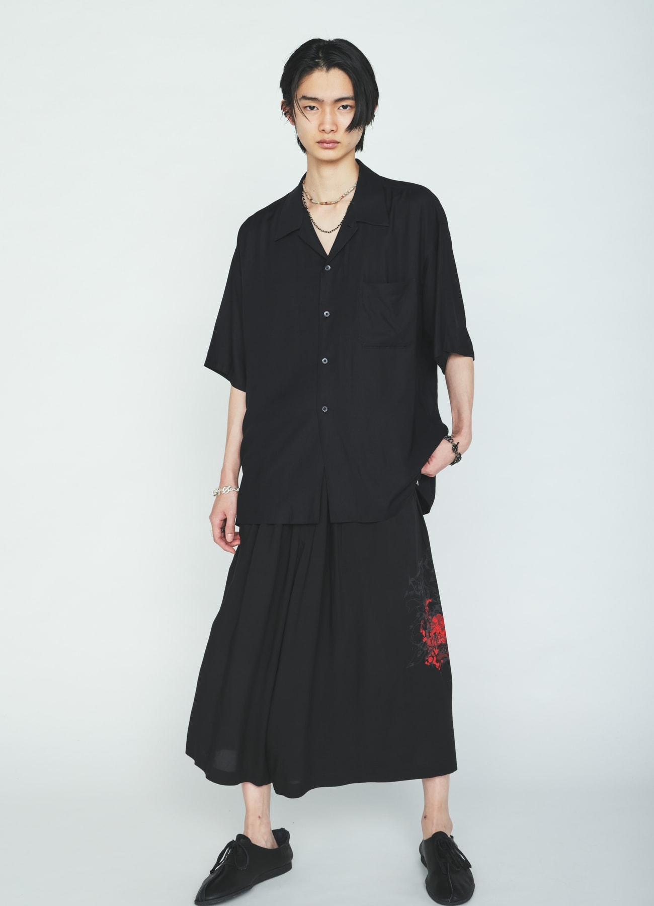 RAYON “Y” LETTER AND RED FLOWER PRINT CULOTTE PANTS