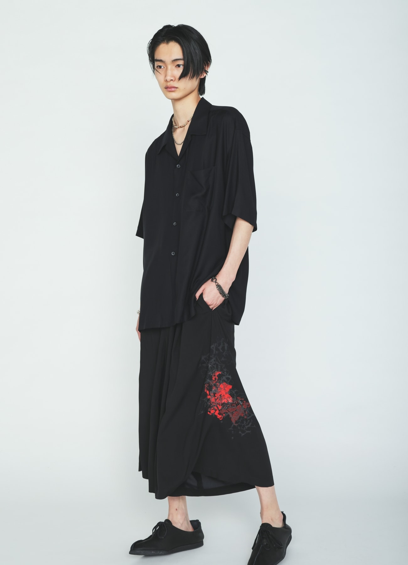 RAYON “Y” LETTER AND RED FLOWER PRINT CULOTTE PANTS