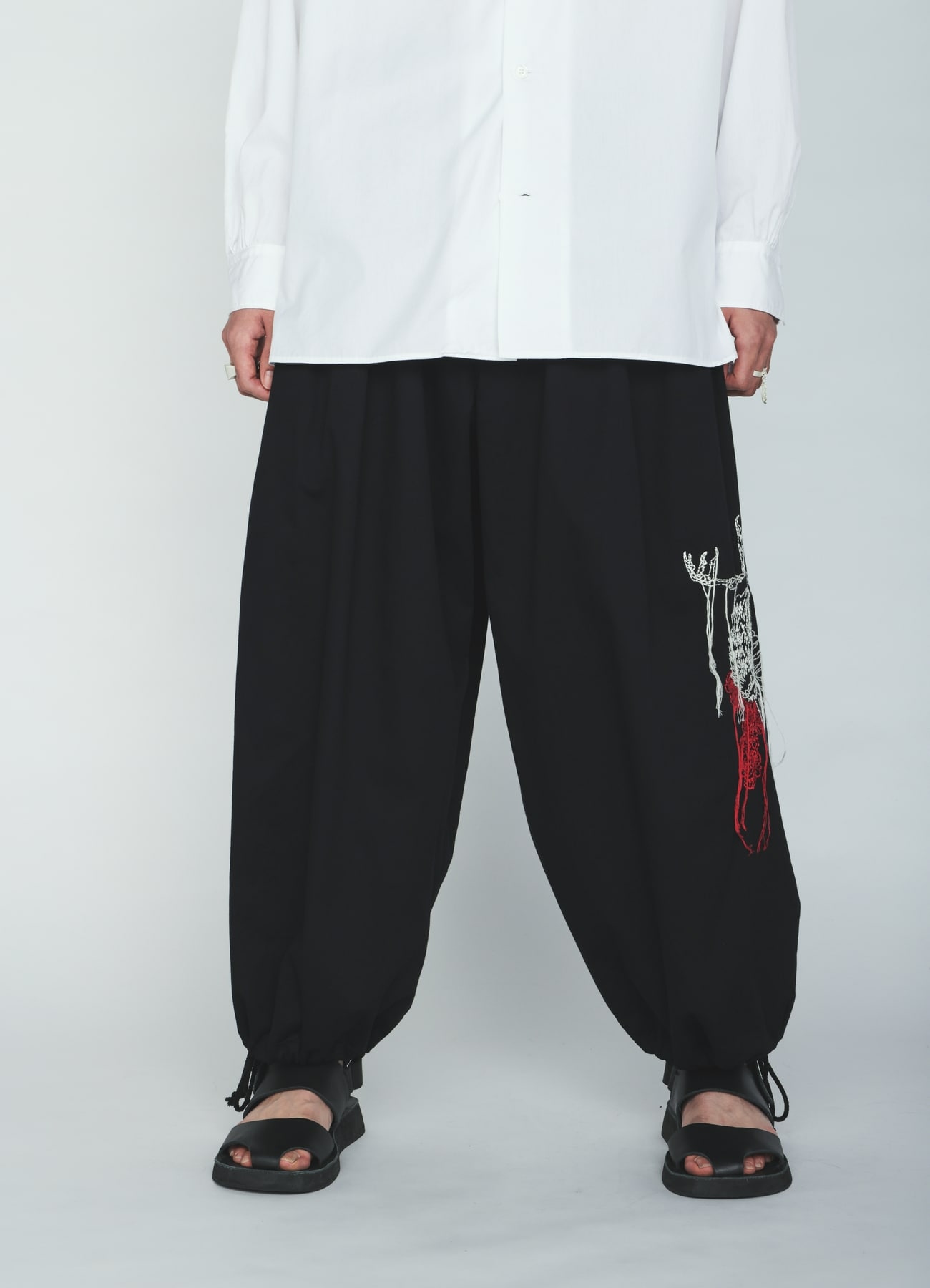 COTTON TWILL EMBROIDERY BALLOON PANTS