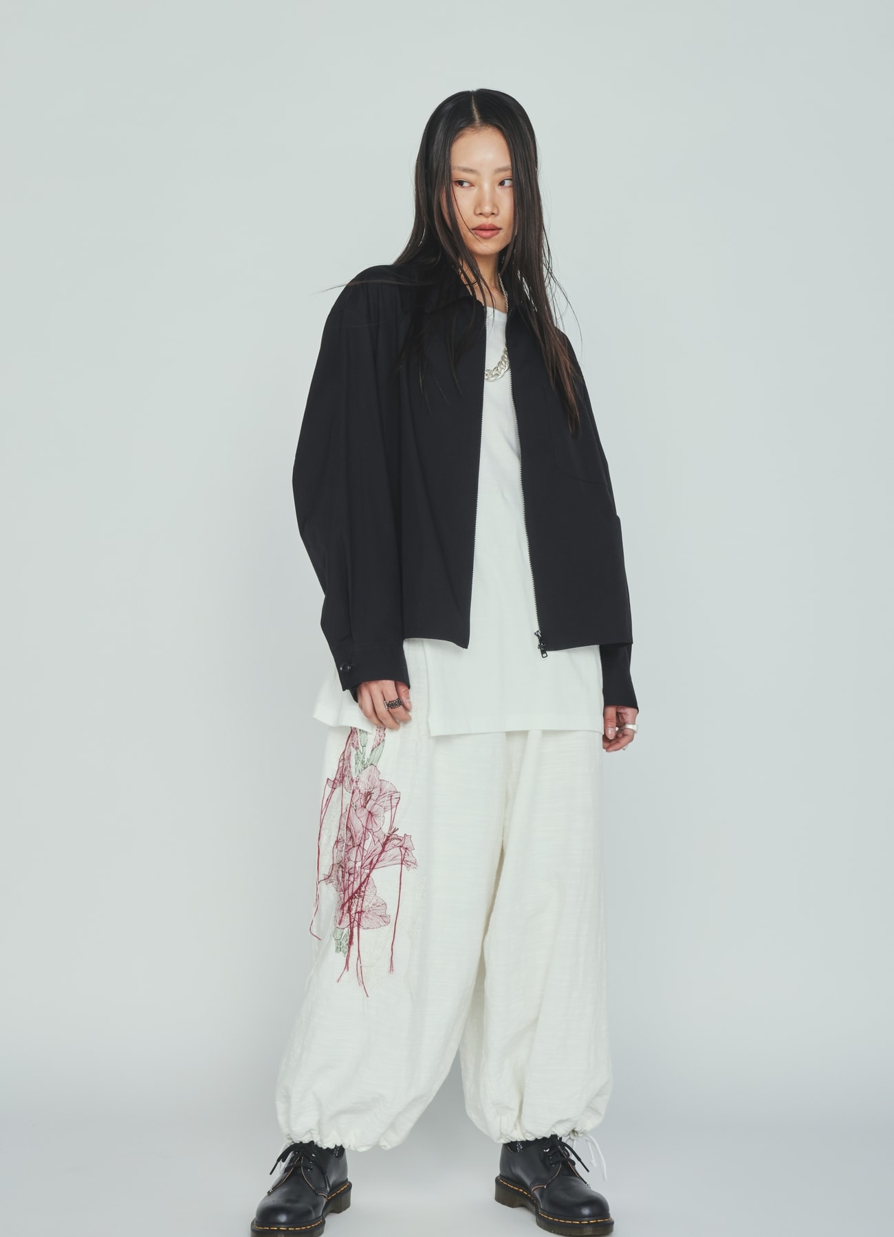 COTTON/LINEN FLOWER EMBROIDERY BALLOON PANTS