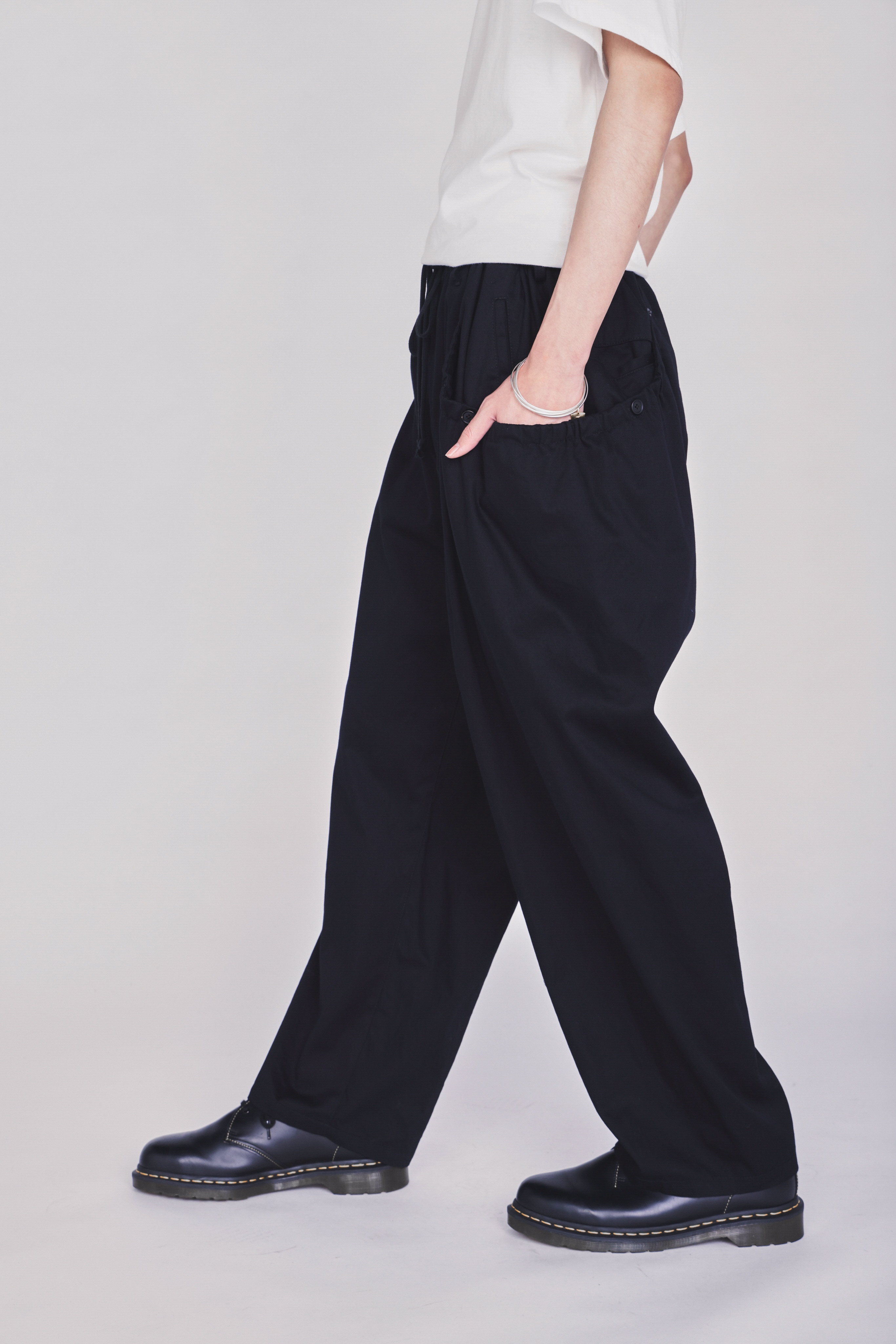 COTTON TWILL GATHERED POCKET TAPED PANTS