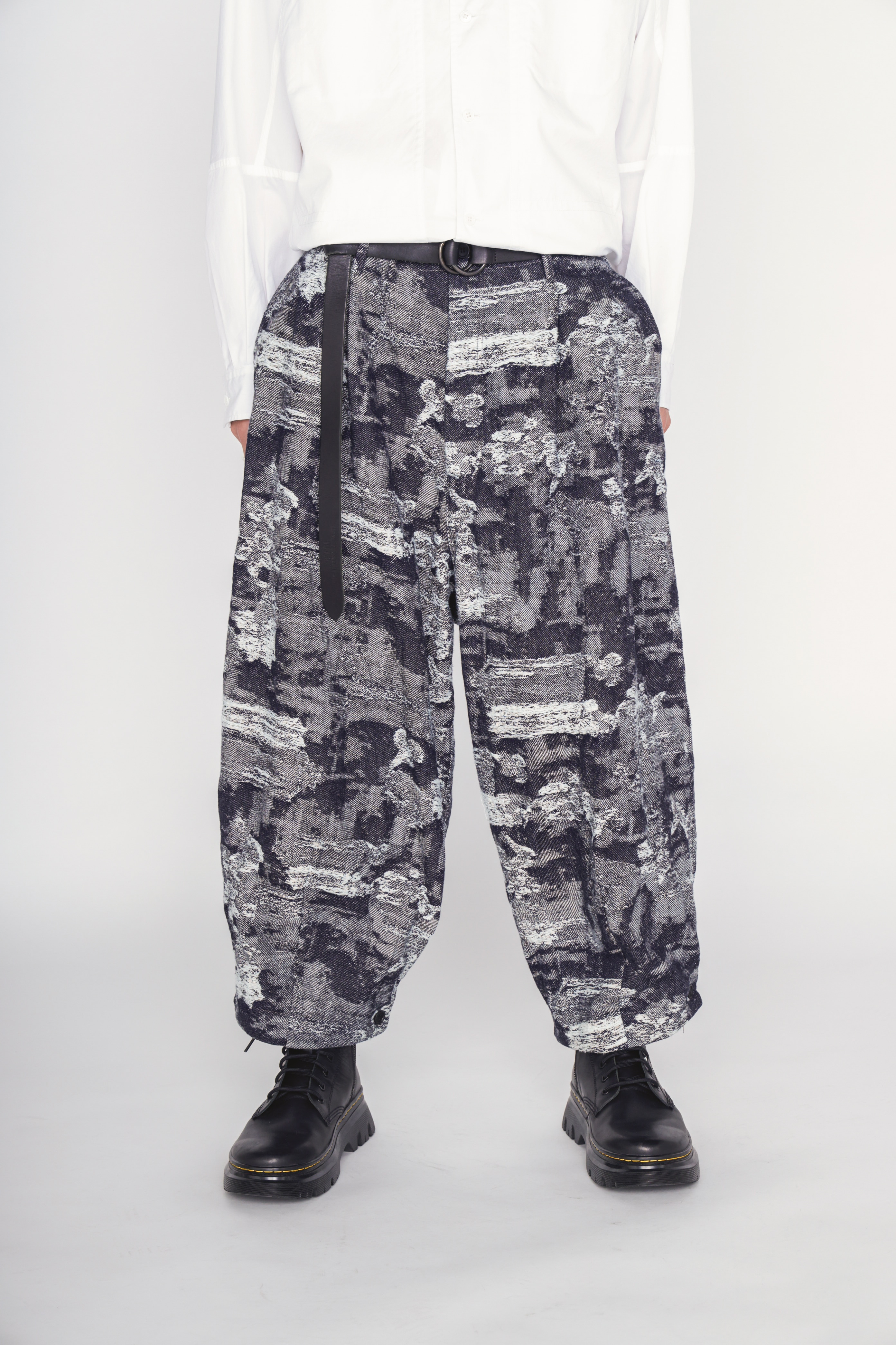JACQUARD DENIM 2-TUCK PANTS