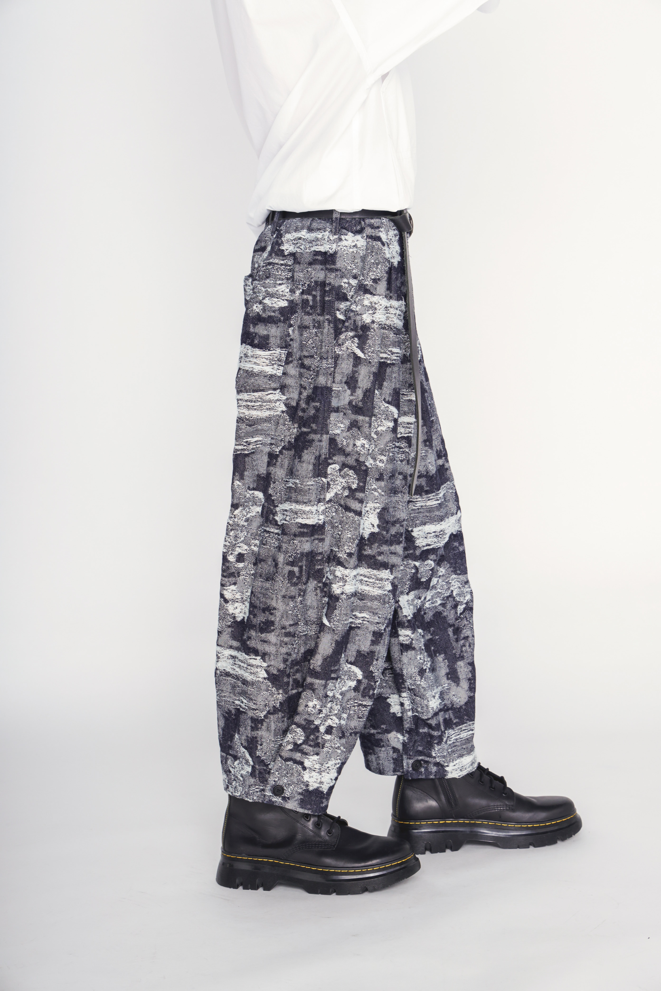 JACQUARD DENIM 2-TUCK PANTS