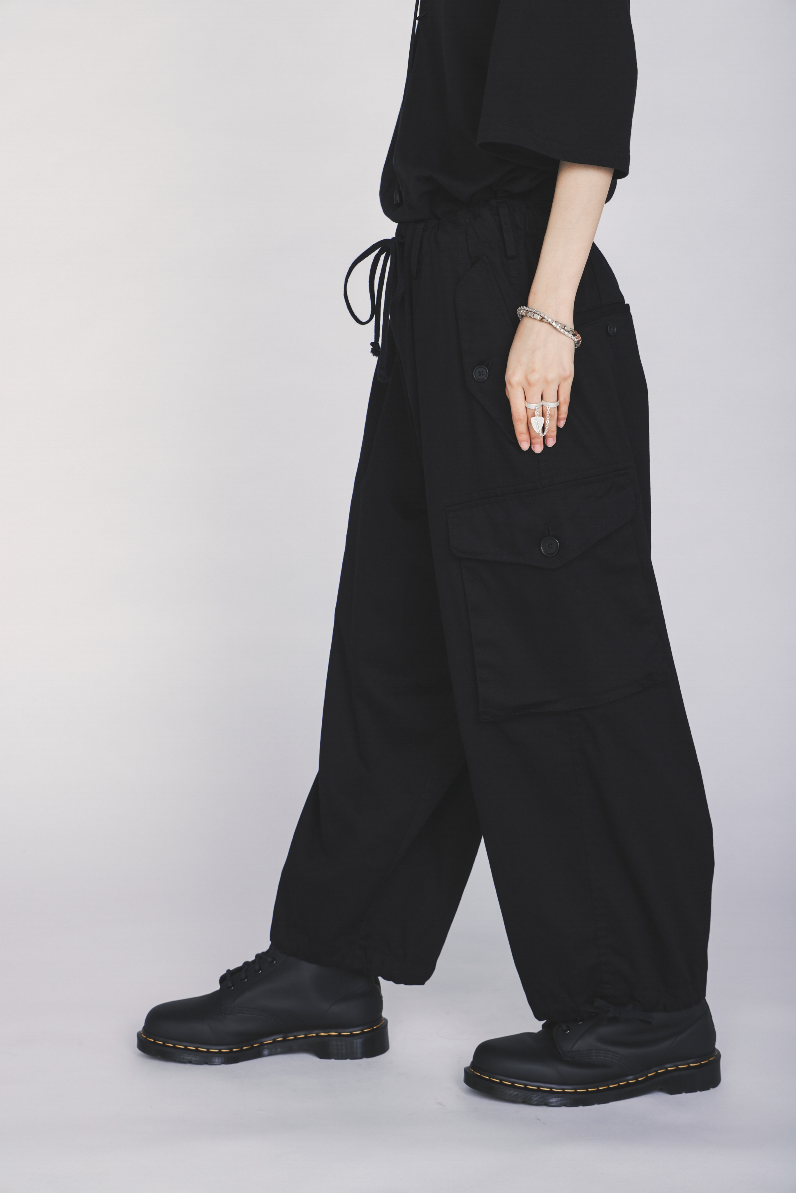 COTTON TWILL GATHERED POCKET CARGO PANTS