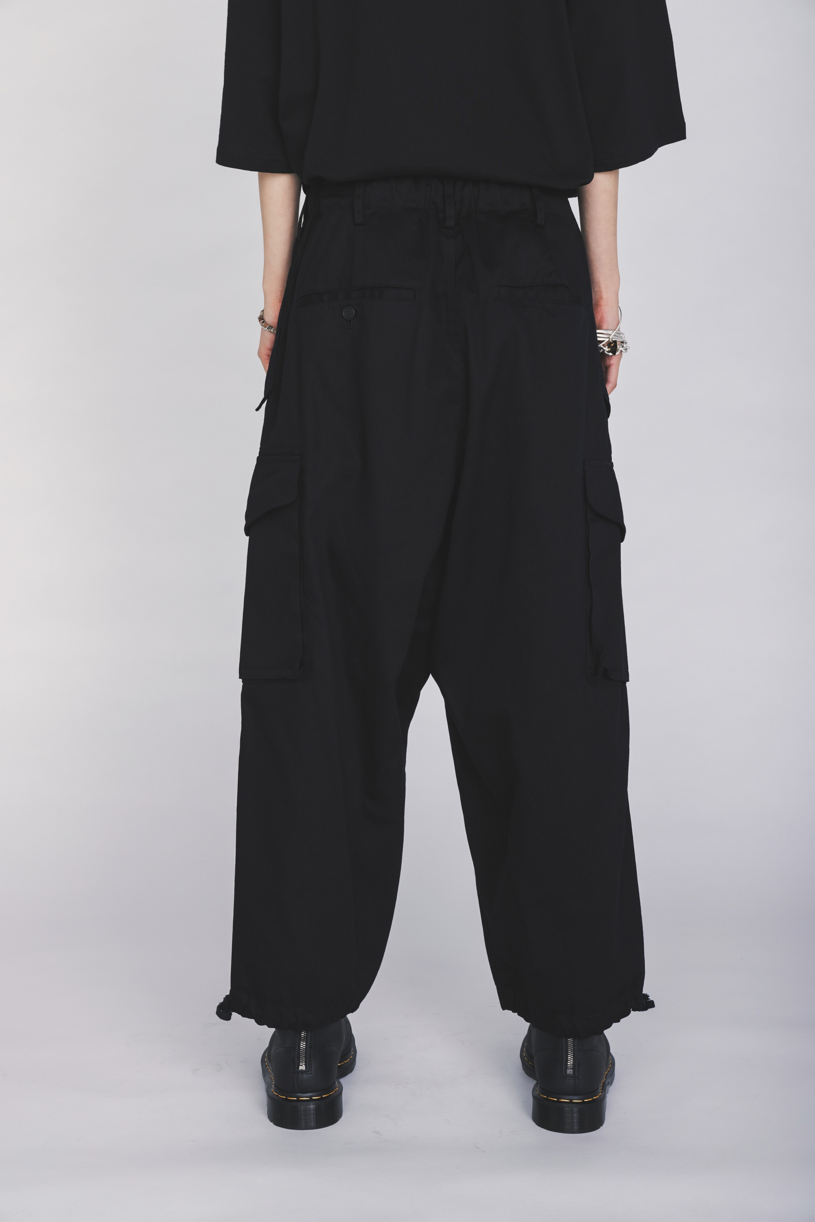 COTTON TWILL GATHERED POCKET CARGO PANTS