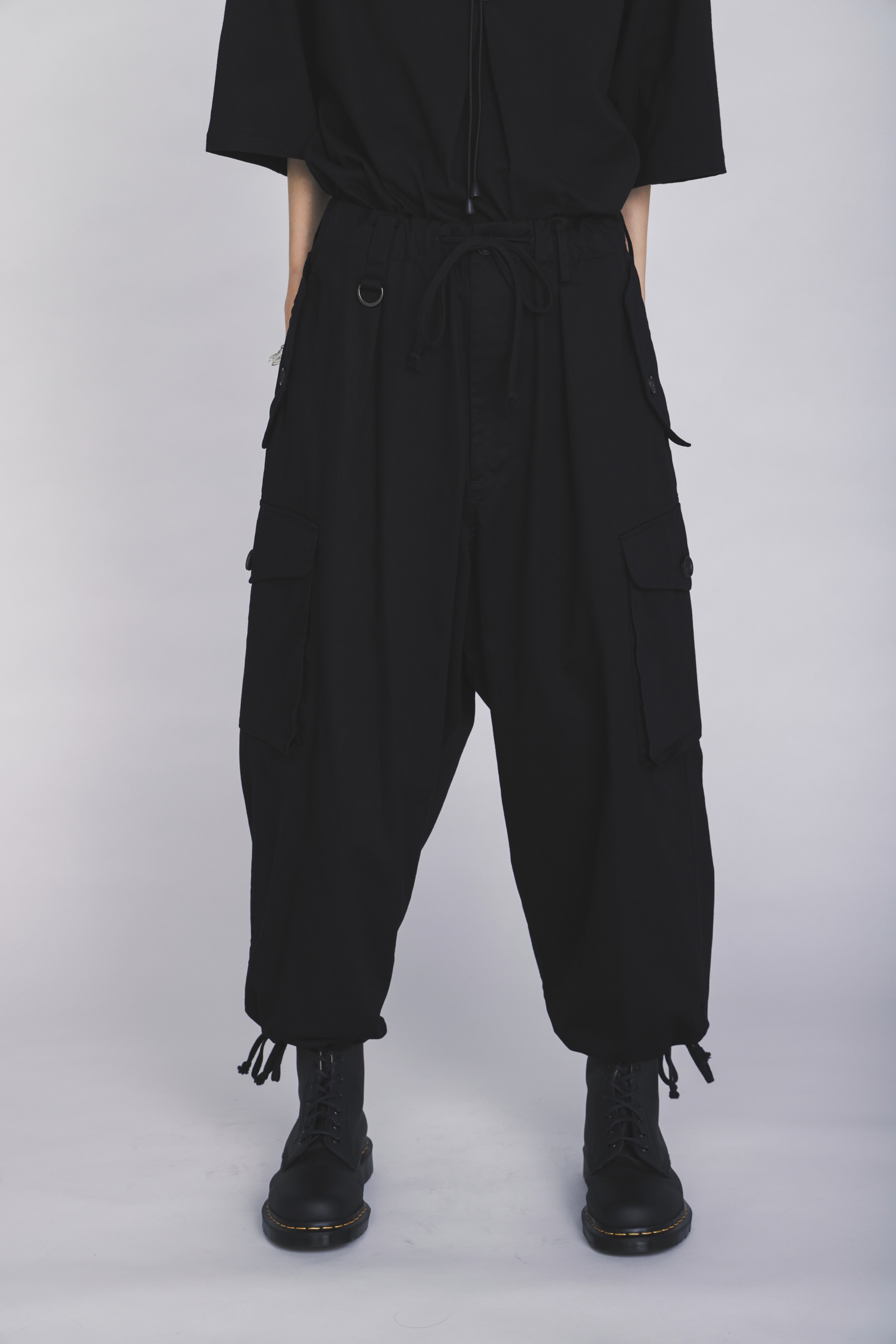 COTTON TWILL GATHERED POCKET CARGO PANTS