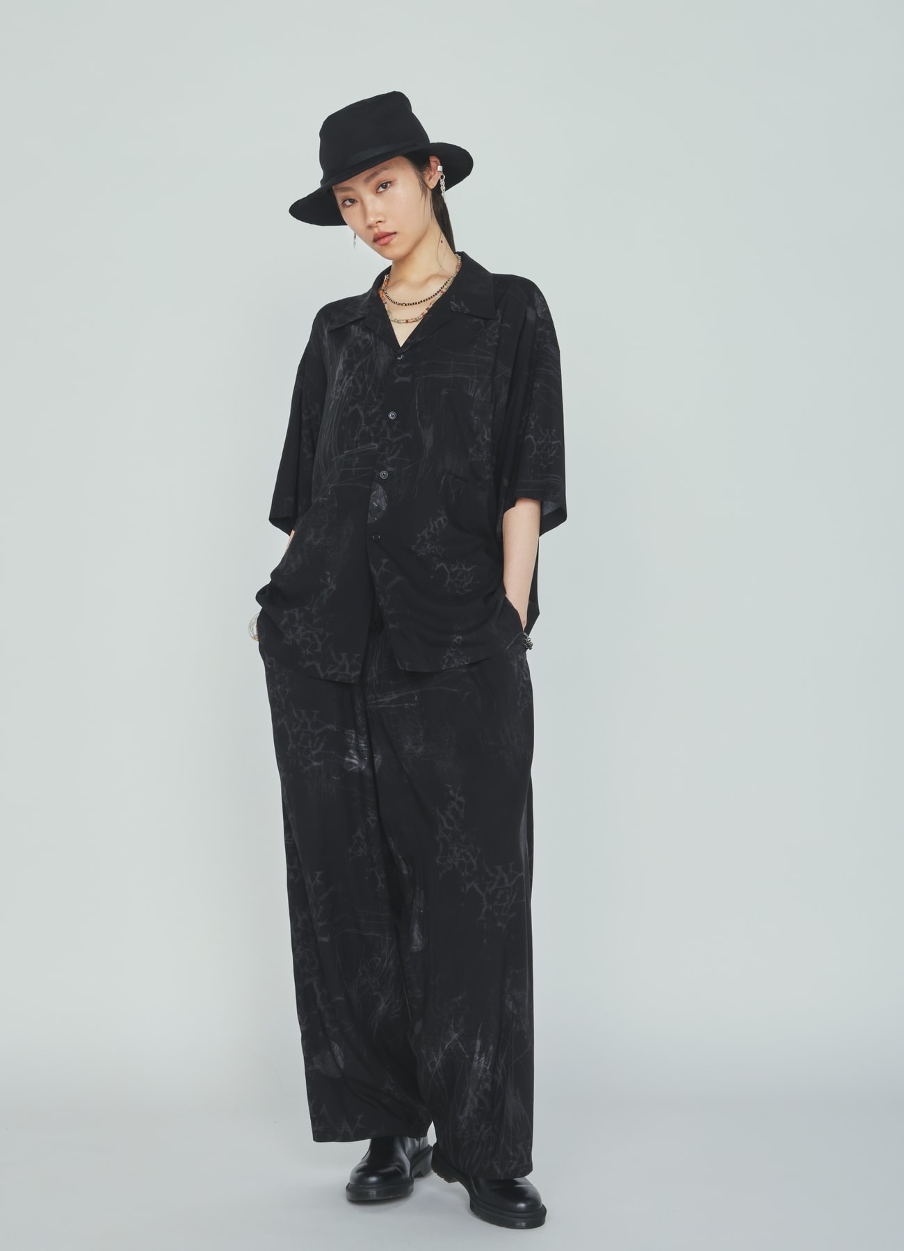 RAYON “Y” LETTER AND SUN-MOON PRINT DRAWSTRING PANTS