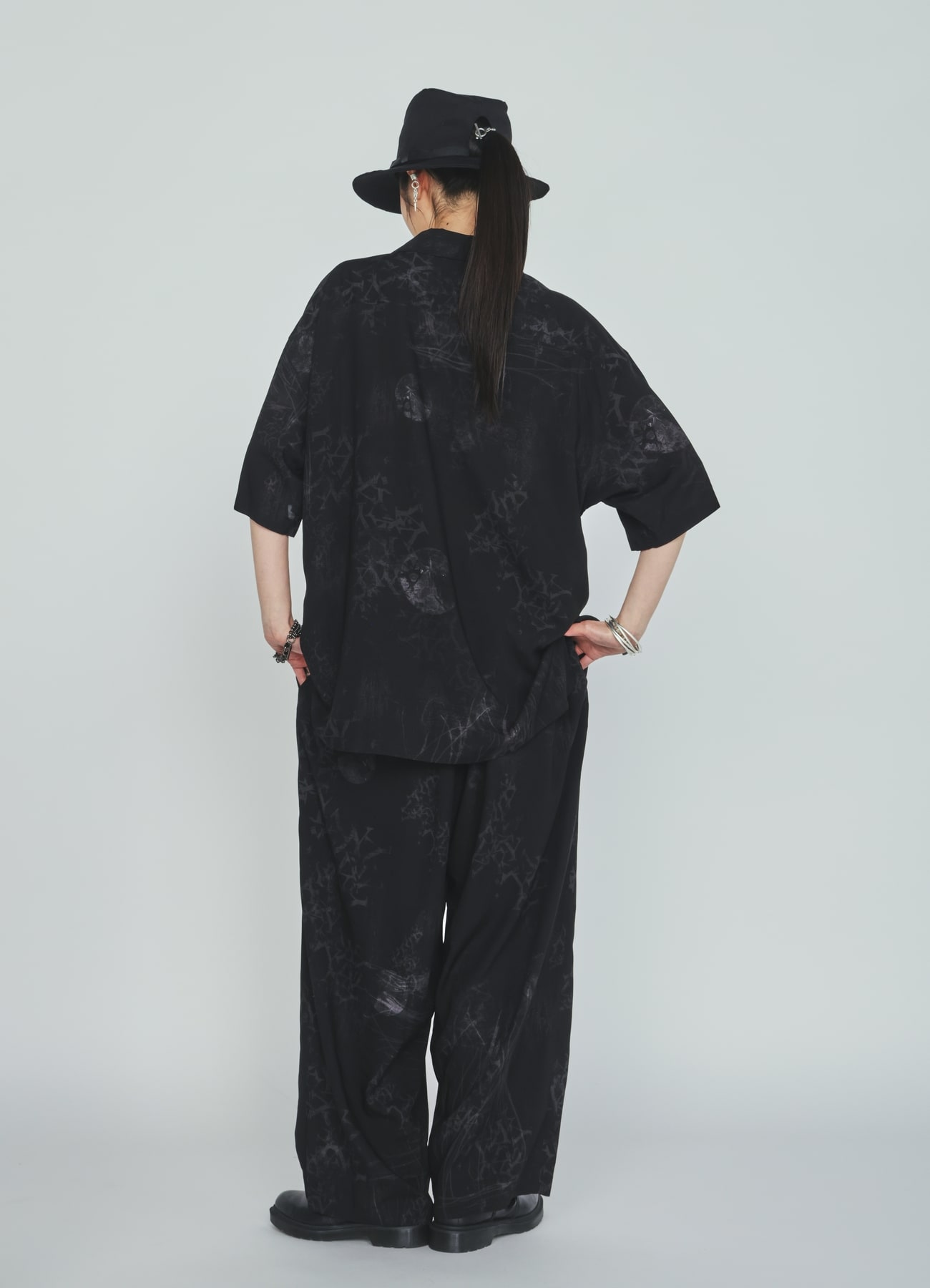 RAYON “Y” LETTER AND SUN-MOON PRINT DRAWSTRING PANTS