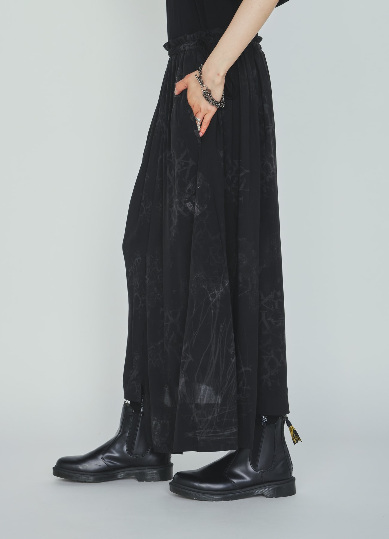 RAYON “Y” LETTER AND SUN-MOON PRINT WRAP SKIRT