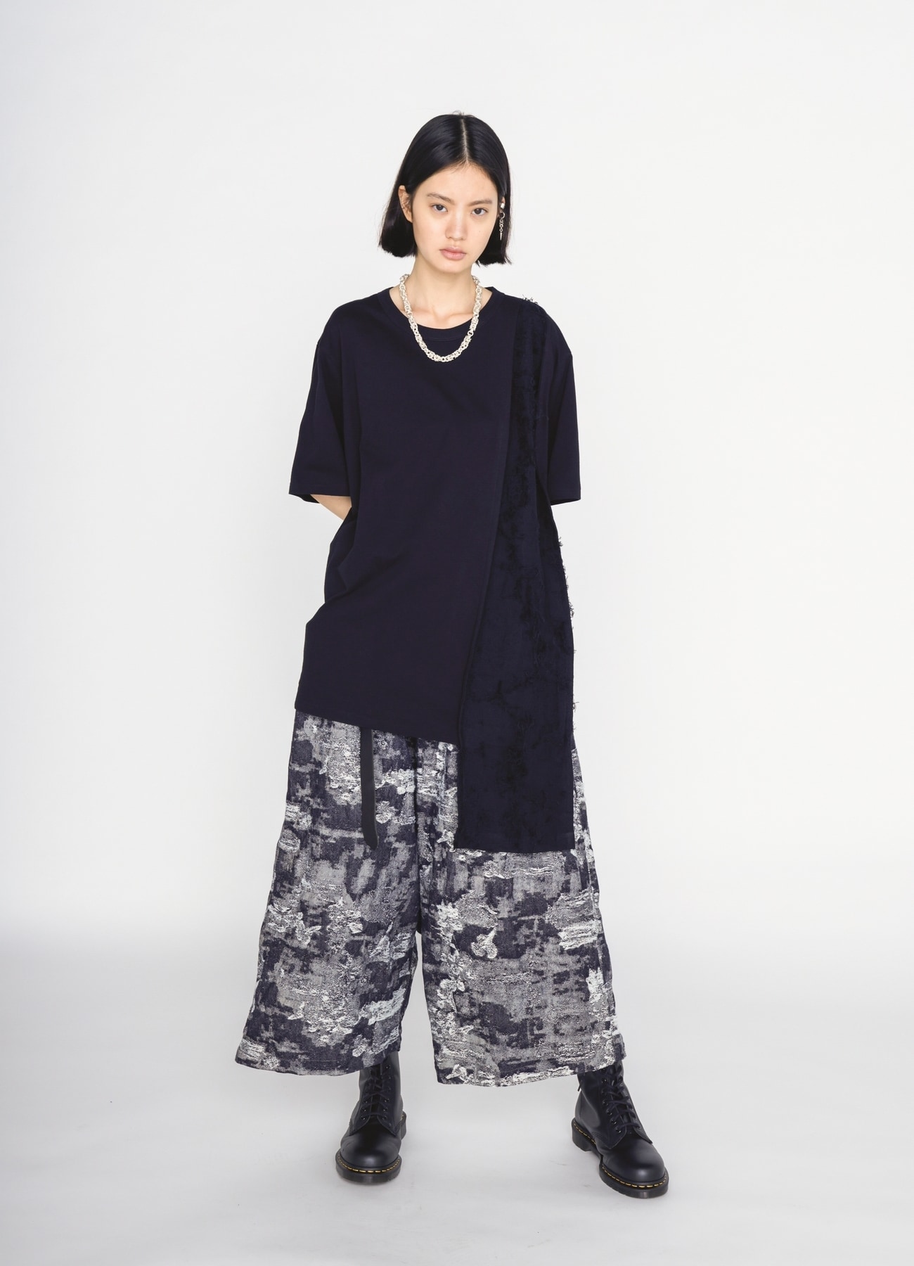 ASYMMETRY DESIGN LONG-SLEEVED T-SHIRT WITH SHEER JACQUARD FABRIC