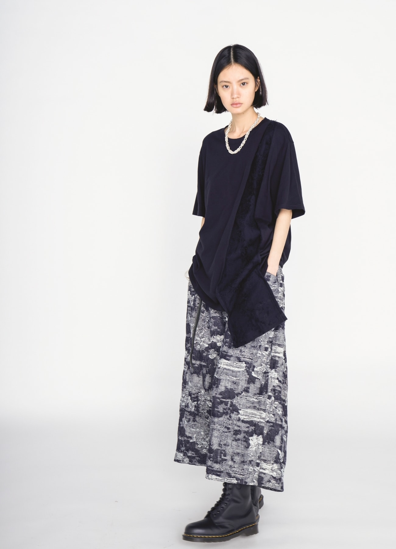 ASYMMETRY DESIGN LONG-SLEEVED T-SHIRT WITH SHEER JACQUARD FABRIC