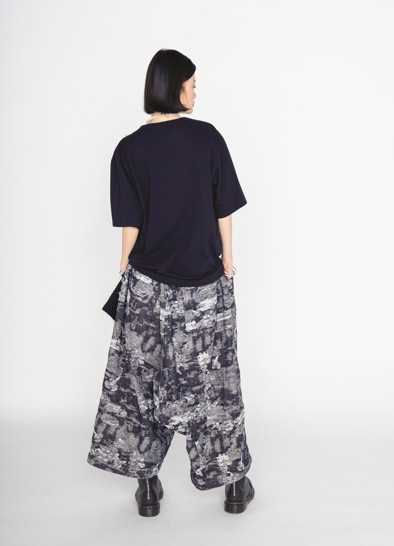 ASYMMETRY DESIGN LONG-SLEEVED T-SHIRT WITH SHEER JACQUARD FABRIC