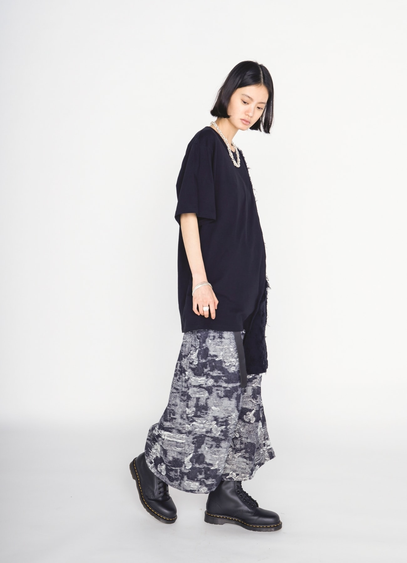 ASYMMETRY DESIGN LONG-SLEEVED T-SHIRT WITH SHEER JACQUARD FABRIC