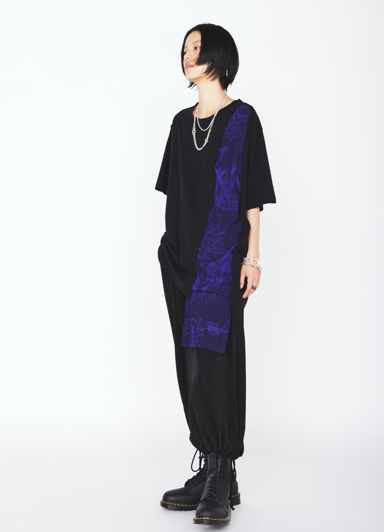 ASYMMETRY DESIGN SHORT-SLEEVED T-SHIRT WITH INDIAN MOTIF PRINT FABRIC