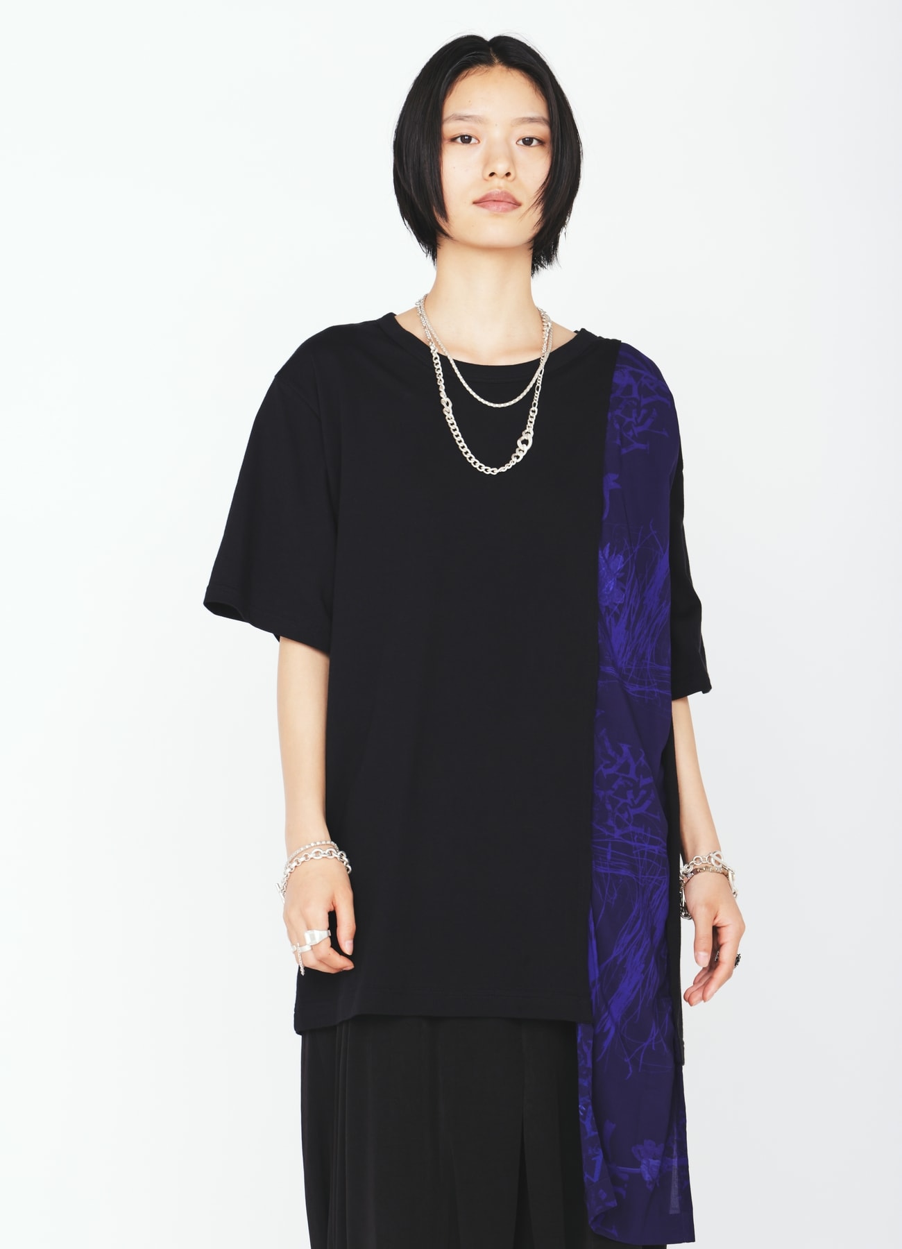 ASYMMETRY DESIGN SHORT-SLEEVED T-SHIRT WITH INDIAN MOTIF PRINT FABRIC