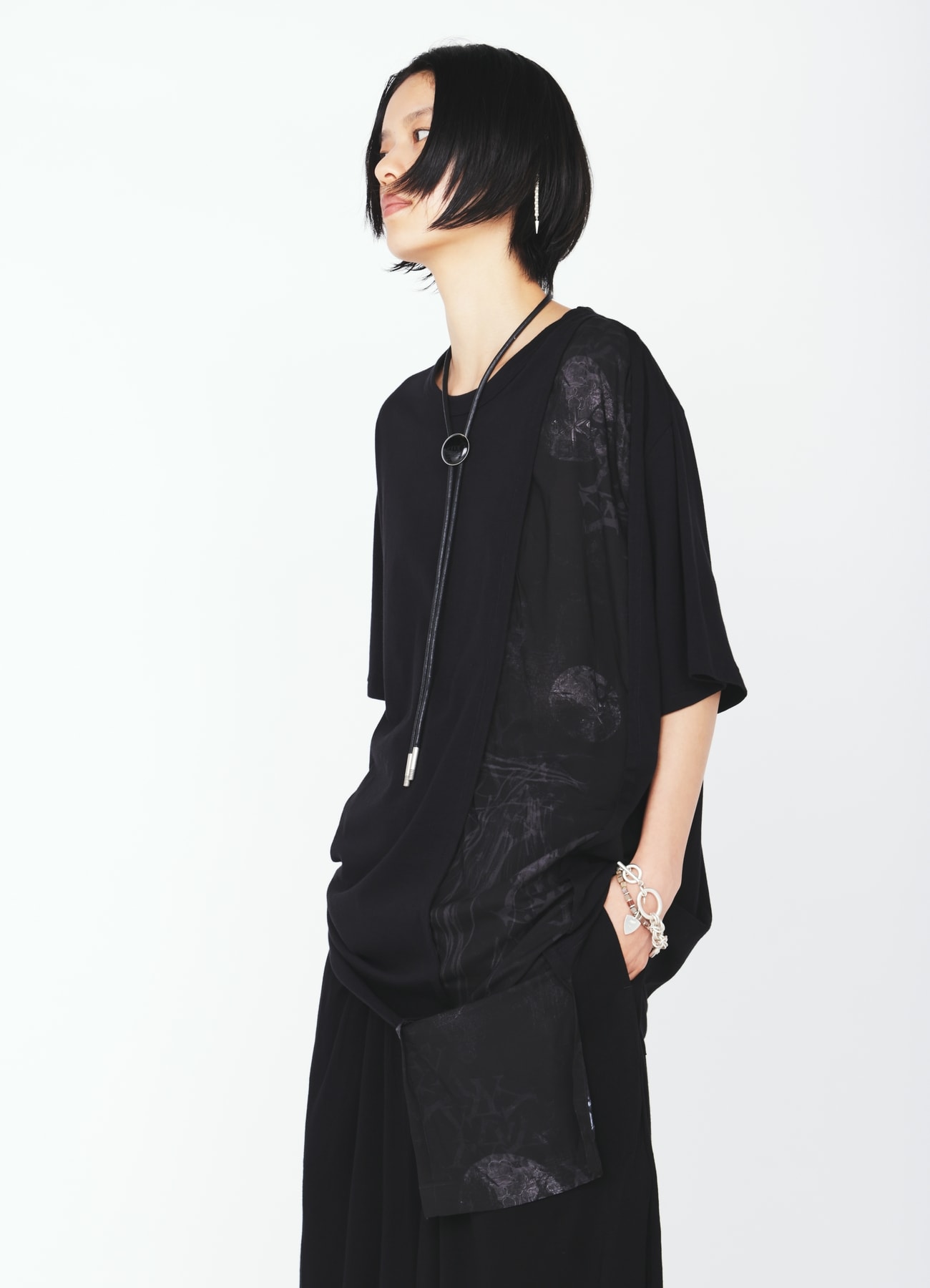 ASYMMETRY DESIGN SHORT-SLEEVED T-SHIRT WITH SUN-MOON PRINT FABRIC