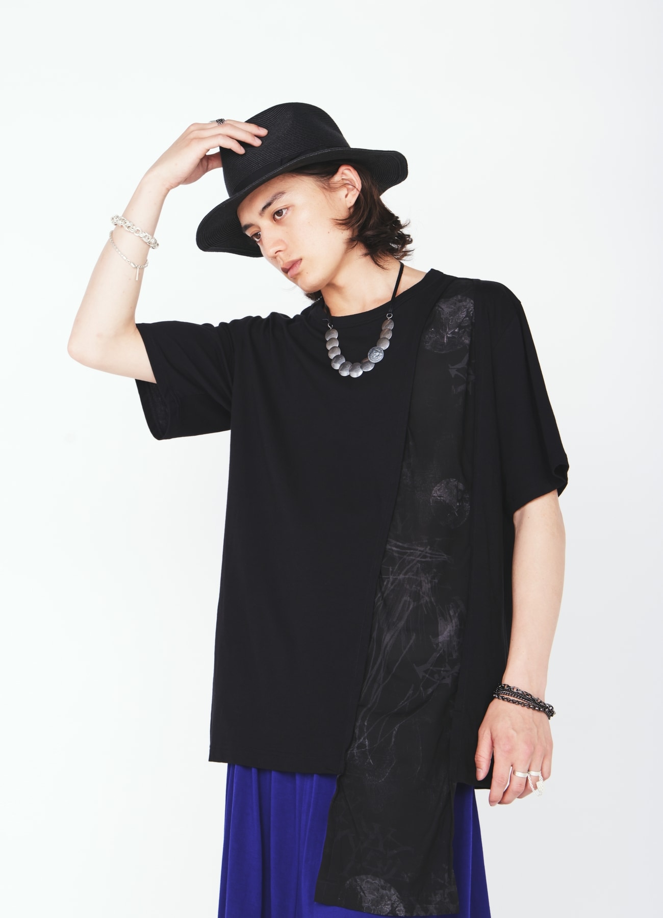 ASYMMETRY DESIGN SHORT-SLEEVED T-SHIRT WITH SUN-MOON PRINT FABRIC