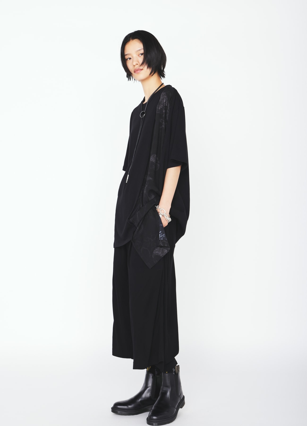 ASYMMETRY DESIGN SHORT-SLEEVED T-SHIRT WITH SUN-MOON PRINT FABRIC