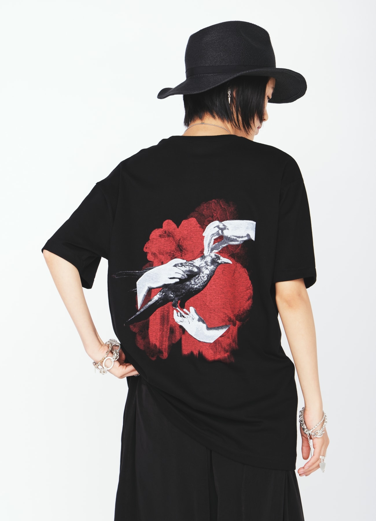 GRAPHIC T-SHIRT -CROW ON THE HAND-(S Black): S'YTE｜THE SHOP YOHJI