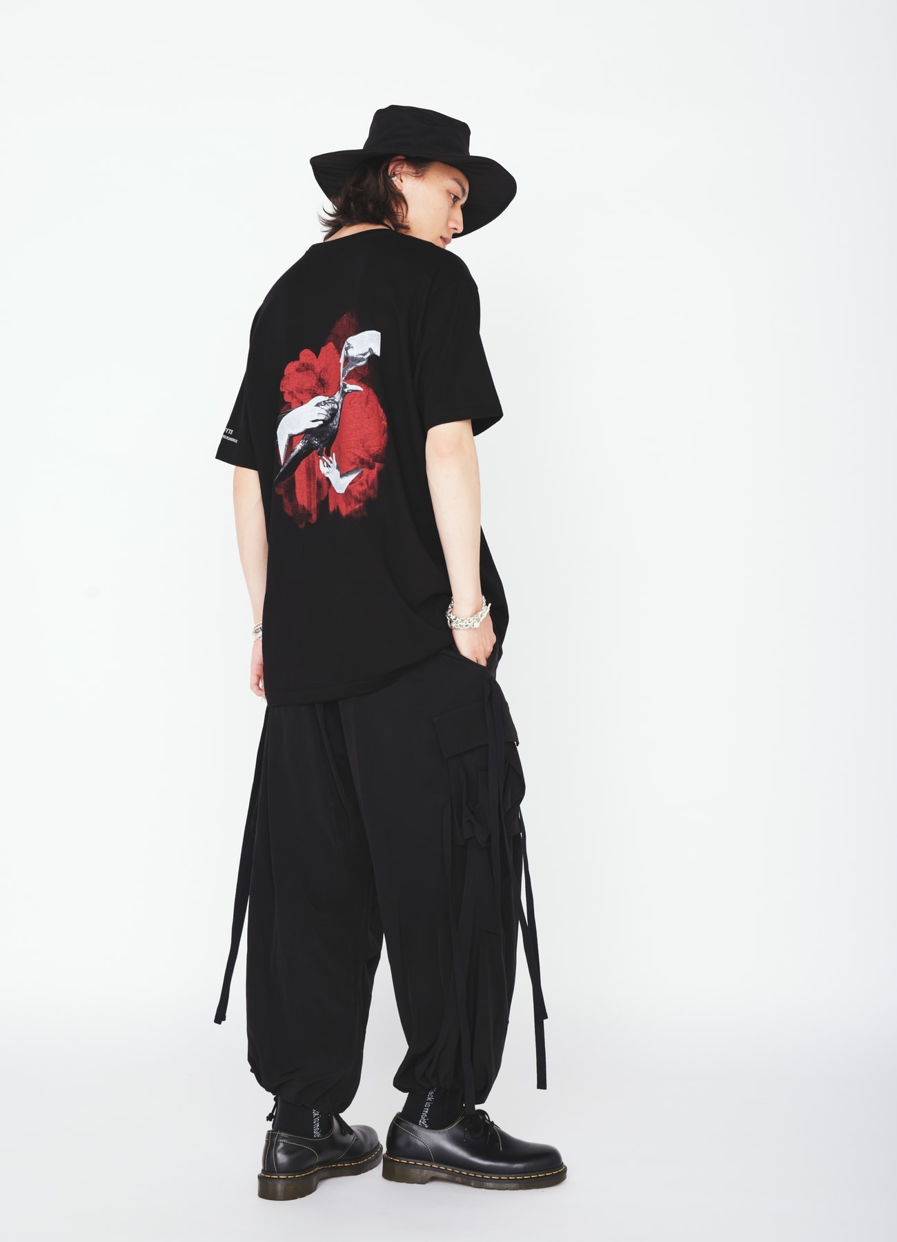 GRAPHIC T-SHIRT -CROW ON THE HAND-(S Black): S'YTE｜THE SHOP YOHJI