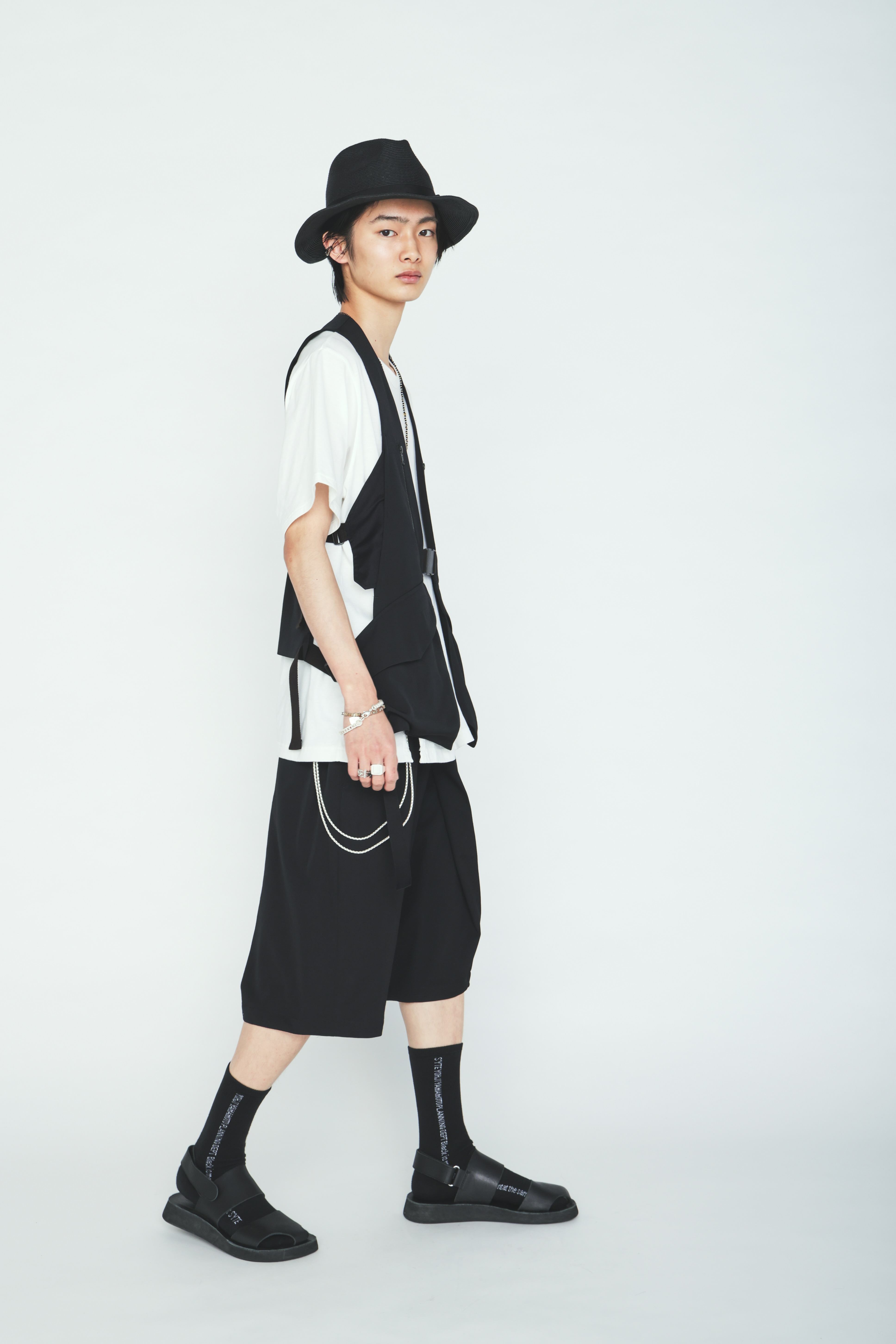 WASHER WOOL GABARDINE SIDE BELTED VEST