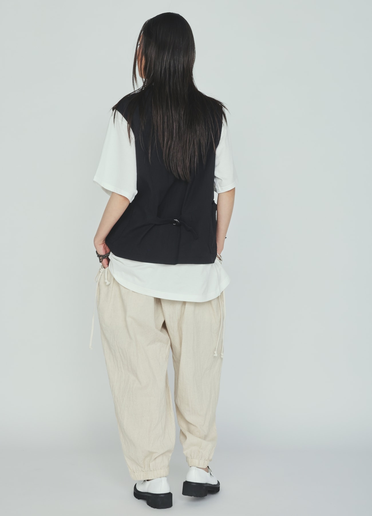 Cotton-Linen Poplin GATHERED POCKET VEST(M Black): S'YTE｜THE SHOP