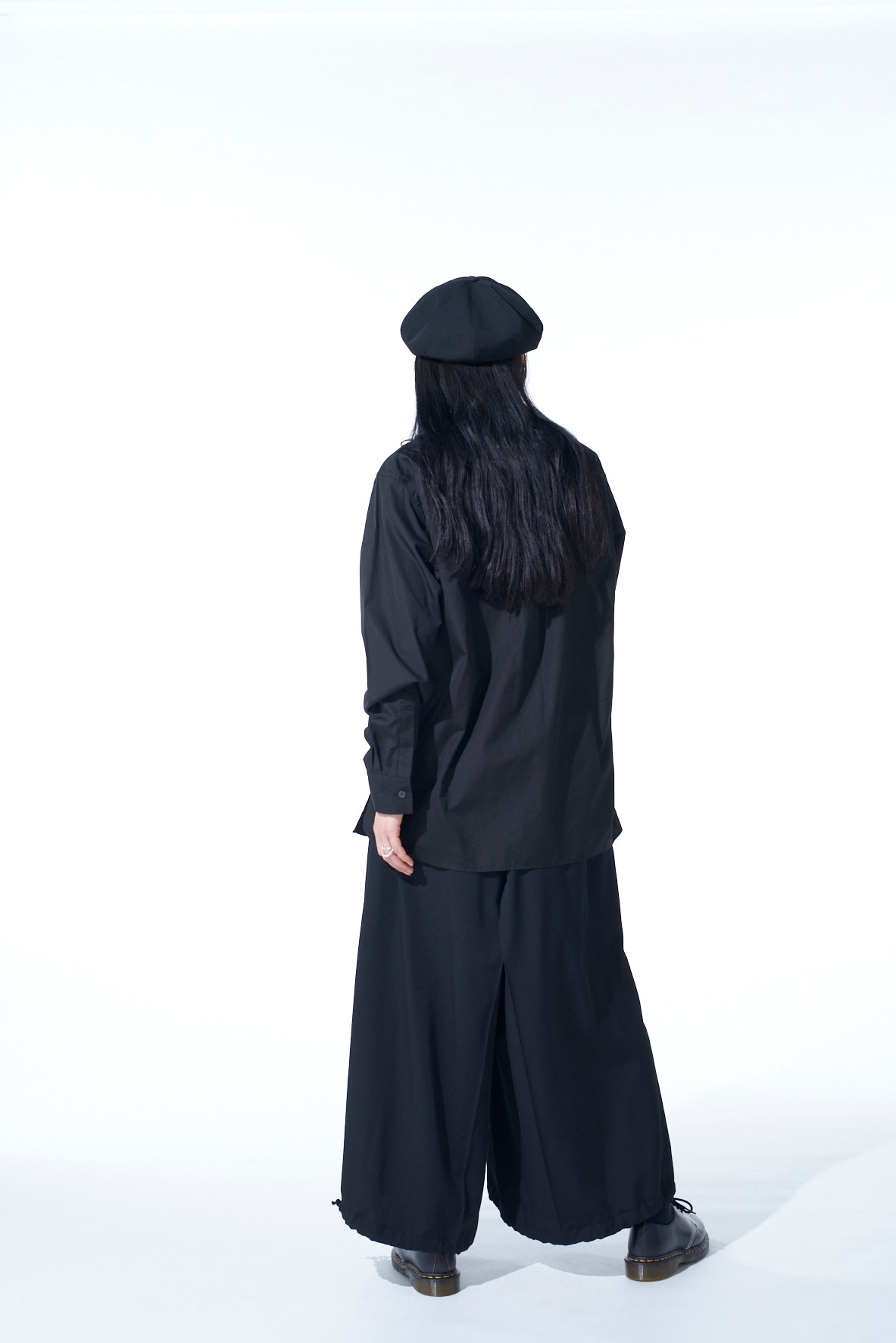 COTTON BROAD「Black is modest」MESSAGE PRINTED SHIRT