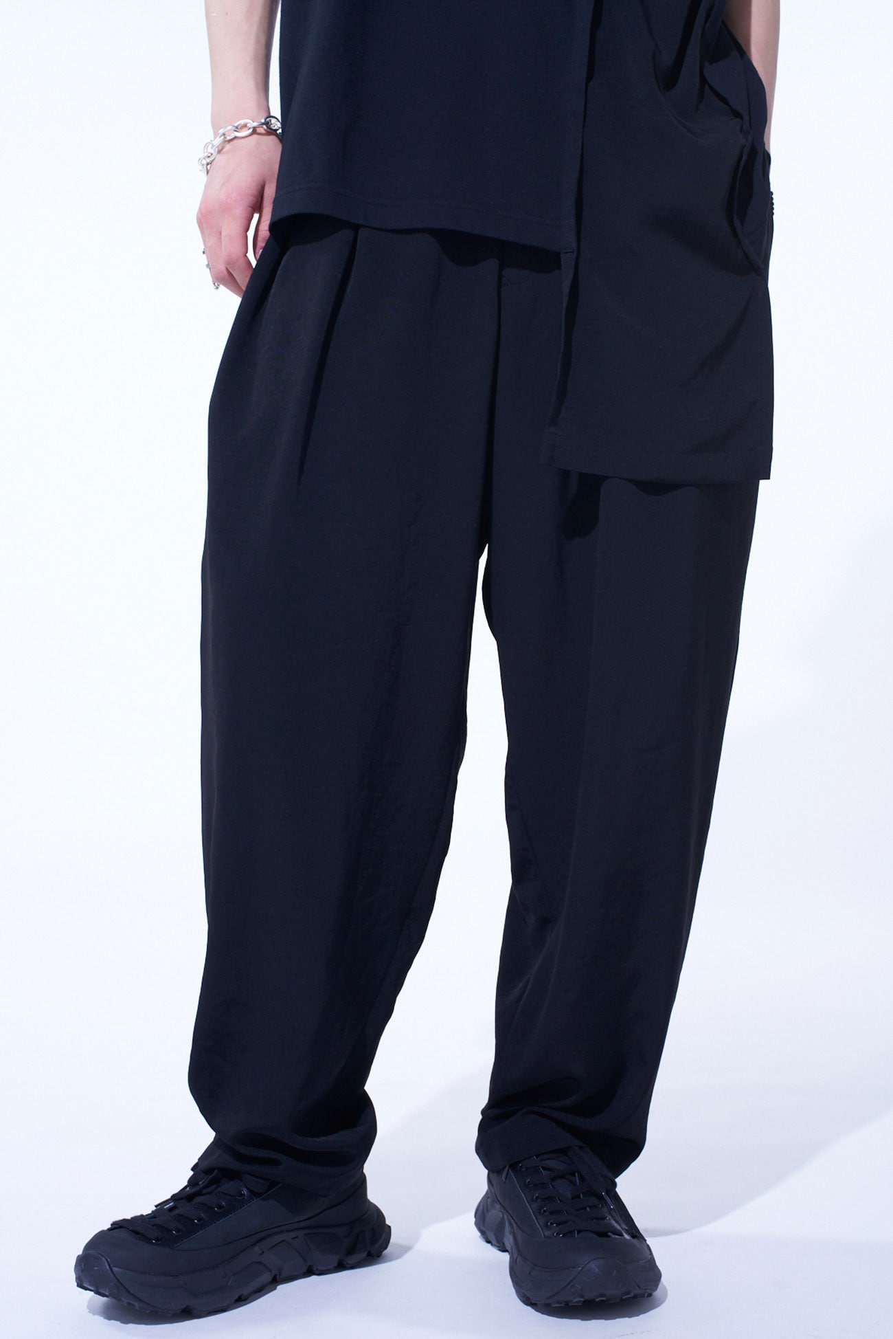 CREPE de CHINE SIDE TUCK TROUSERS