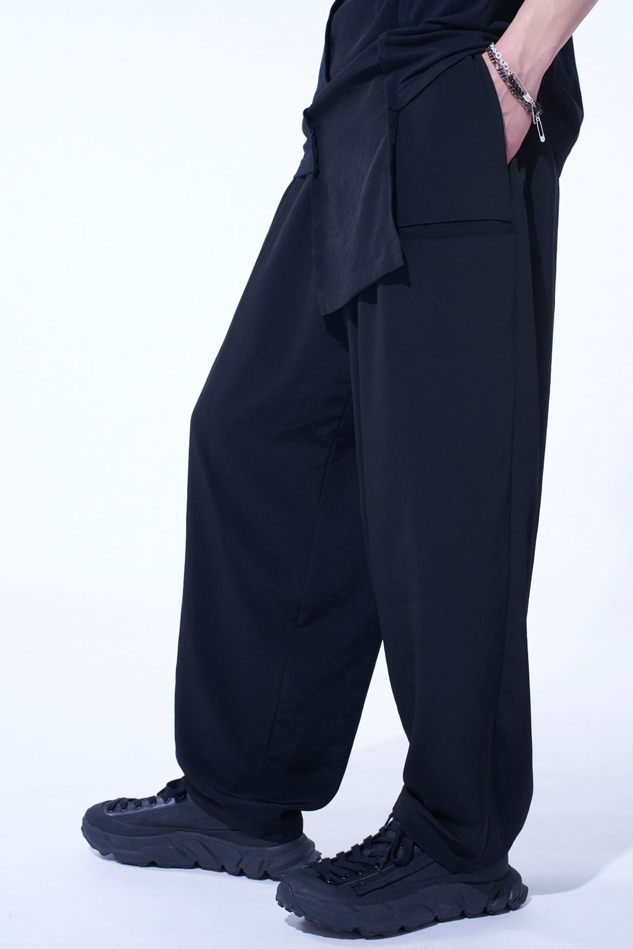 CREPE de CHINE SIDE TUCK TROUSERS