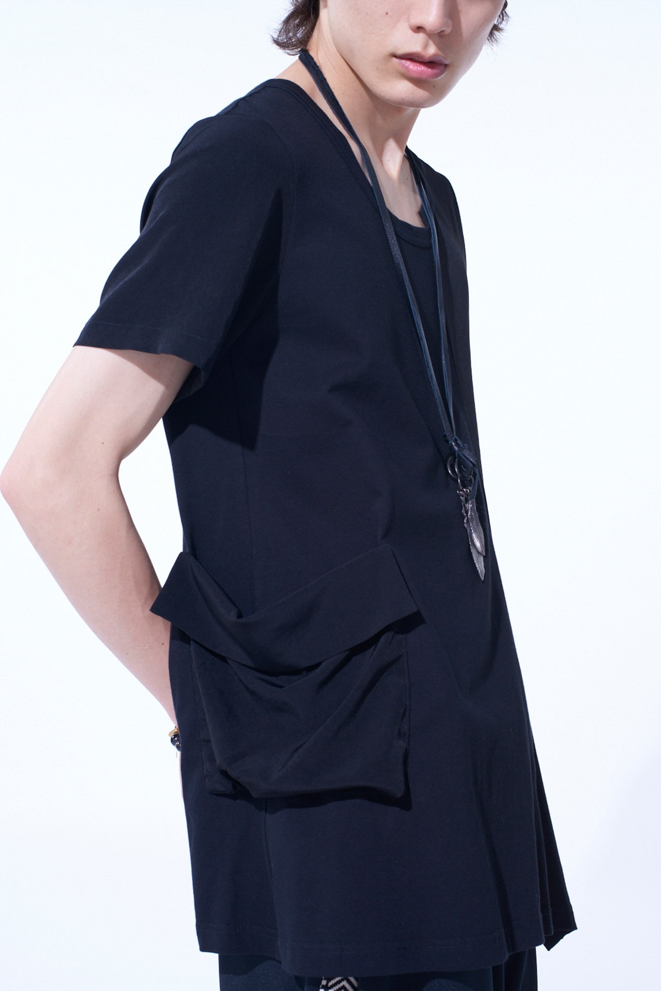 SOFT JERSEY+CREPE de CHINE POCKET SIDE SLIT KNOT T-SHIRT