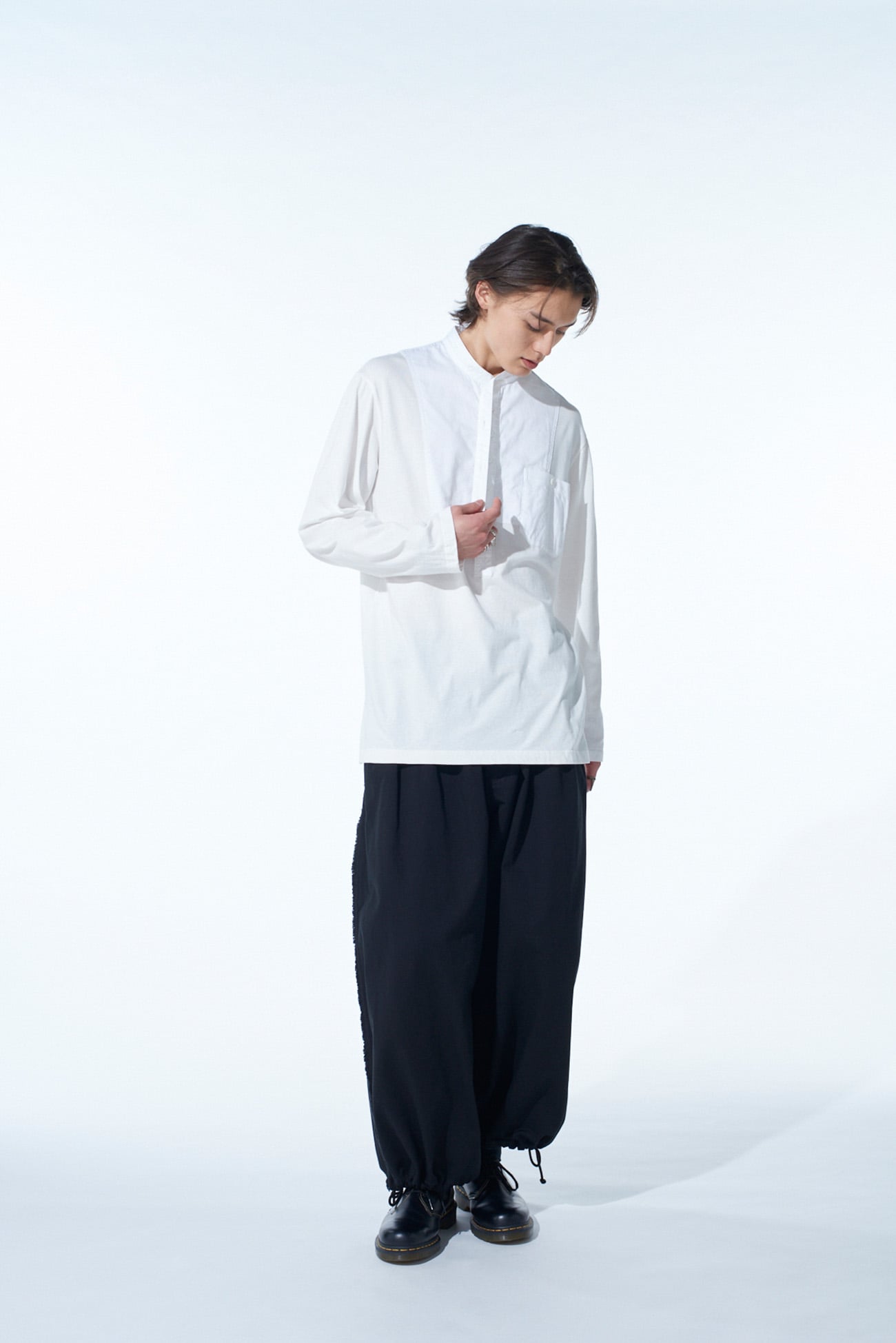 WOVEN AND JERSEY COMBINATIONS STAND COLLAR HENLEY NECK PULLOVER