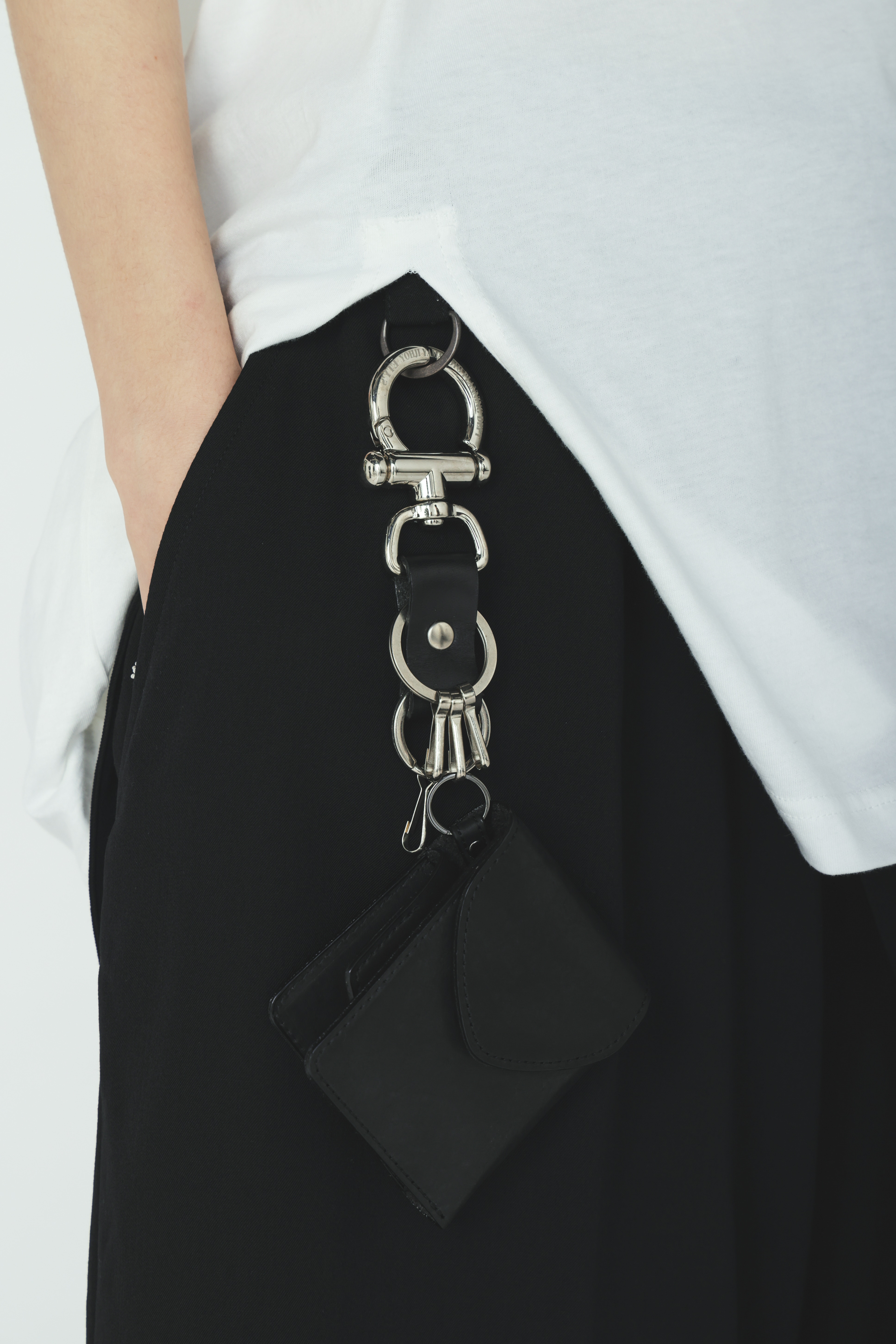 BAR STYLE LEATHER STRAP KEY FLOCK