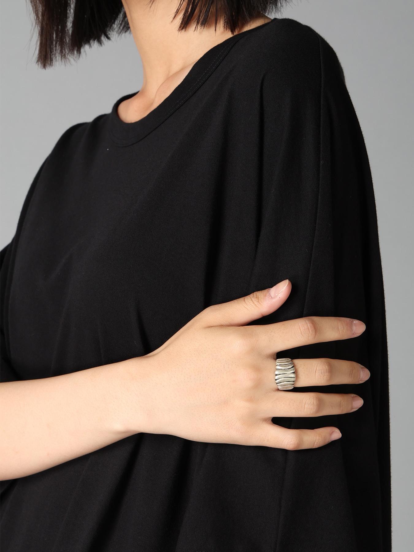 INDIAN MOTIF TEXTURED BAND RING
