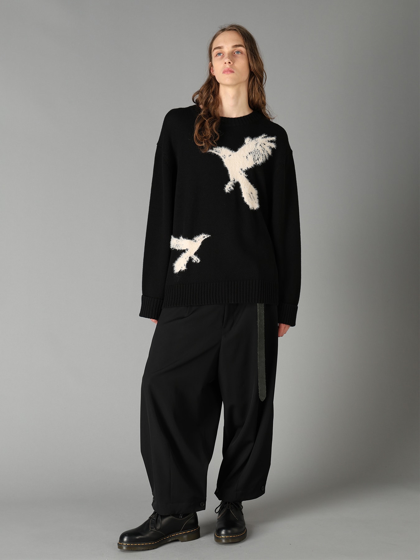 FLOCKED CROW MOTIF KNIT PULLOVER
