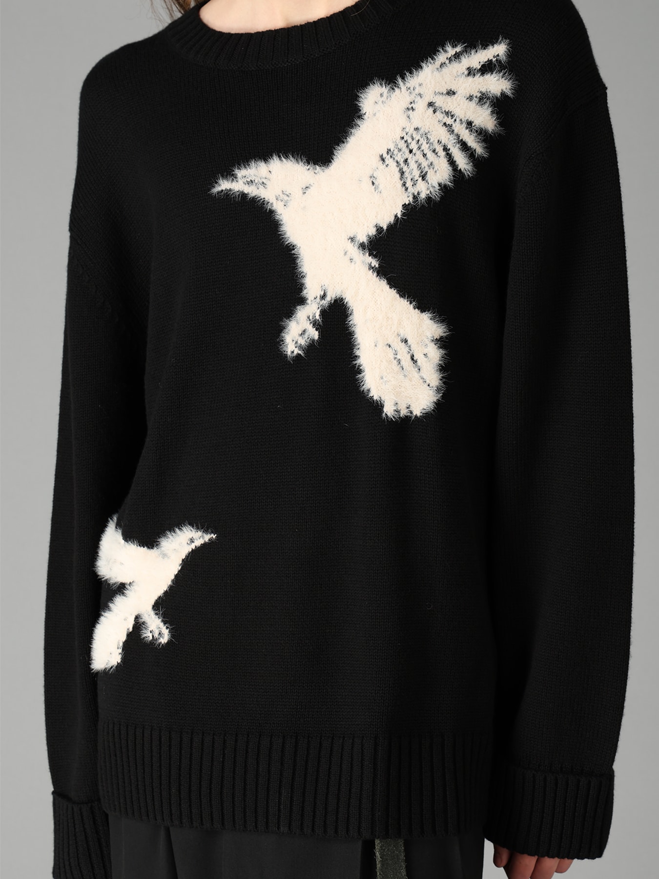 FLOCKED CROW MOTIF KNIT PULLOVER
