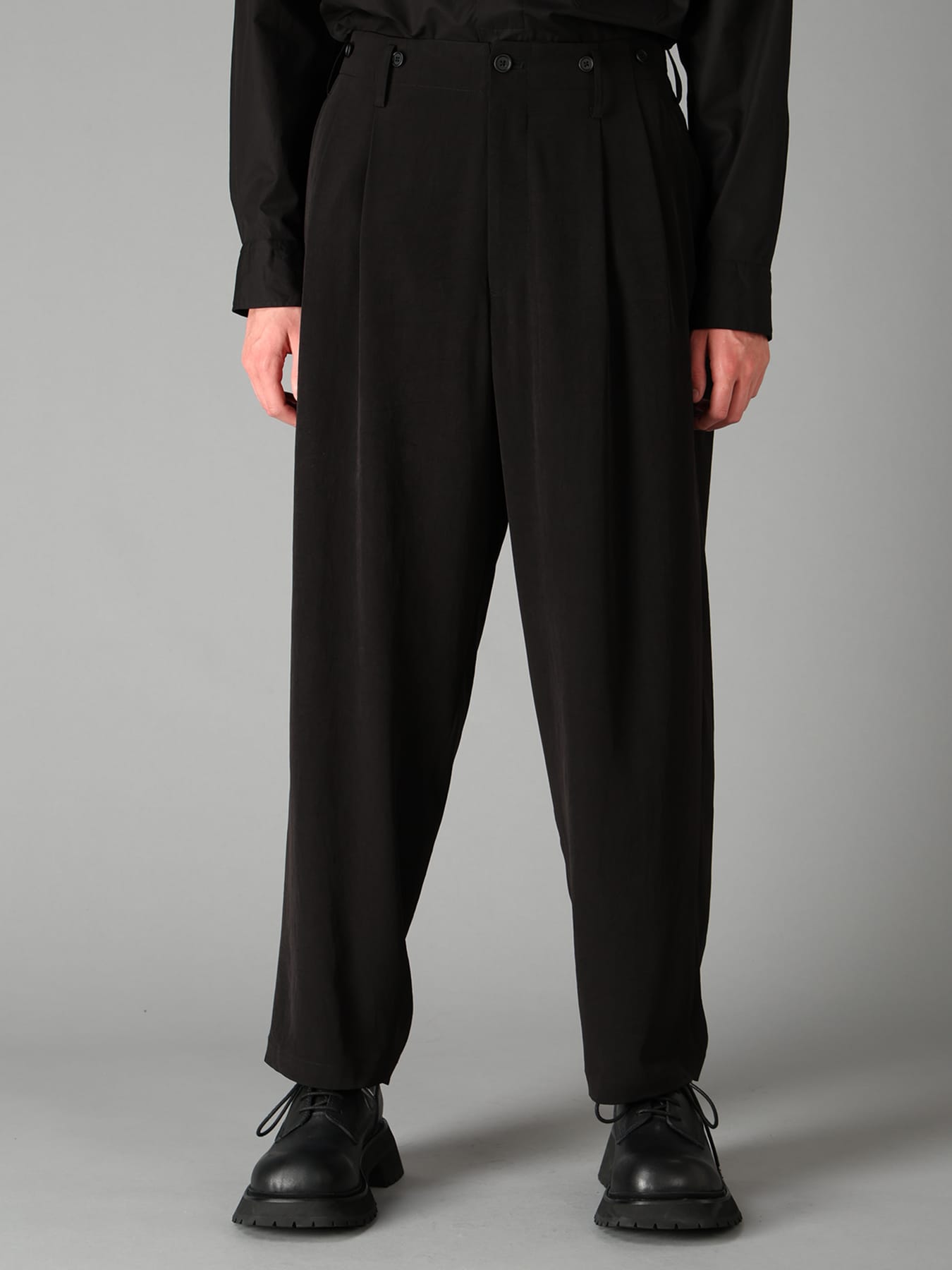 CREPE DE CHINE HIGH-BACK SUSPENDER PANTS
