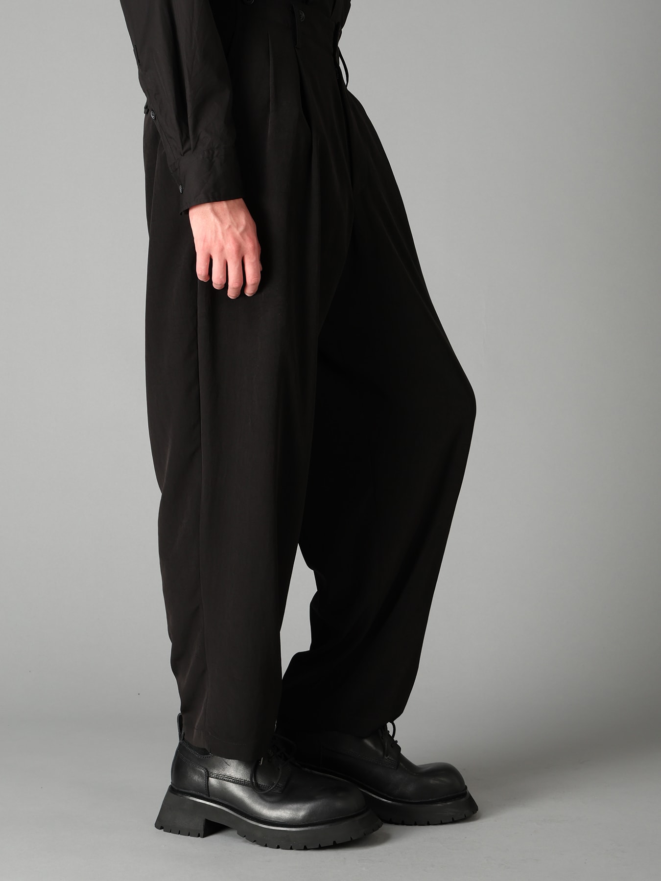 CREPE DE CHINE HIGH-BACK SUSPENDER PANTS