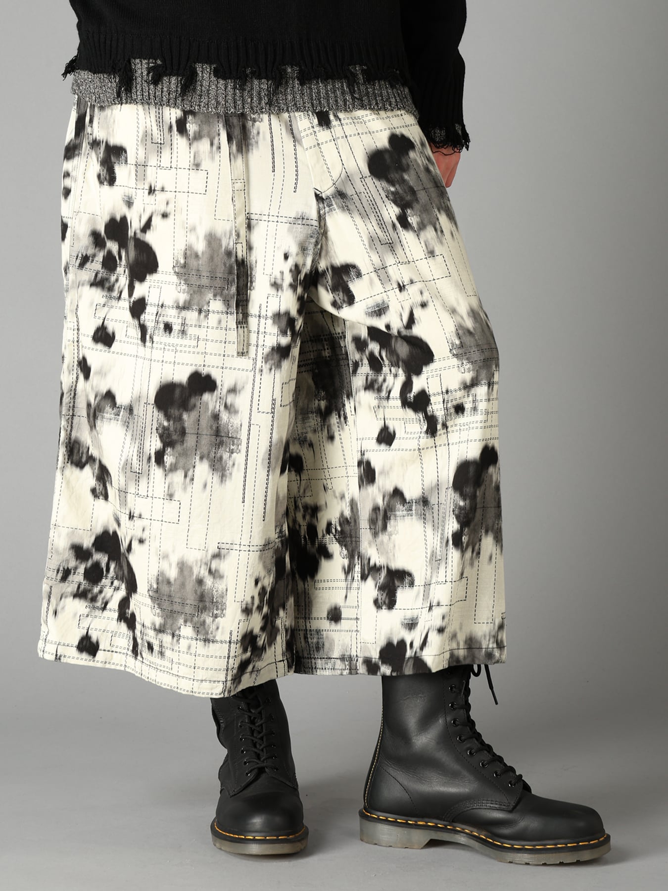 INK-WASH PRINTED BACK WRAP PANTS WITH DECORATIVE STITCH DETAILING