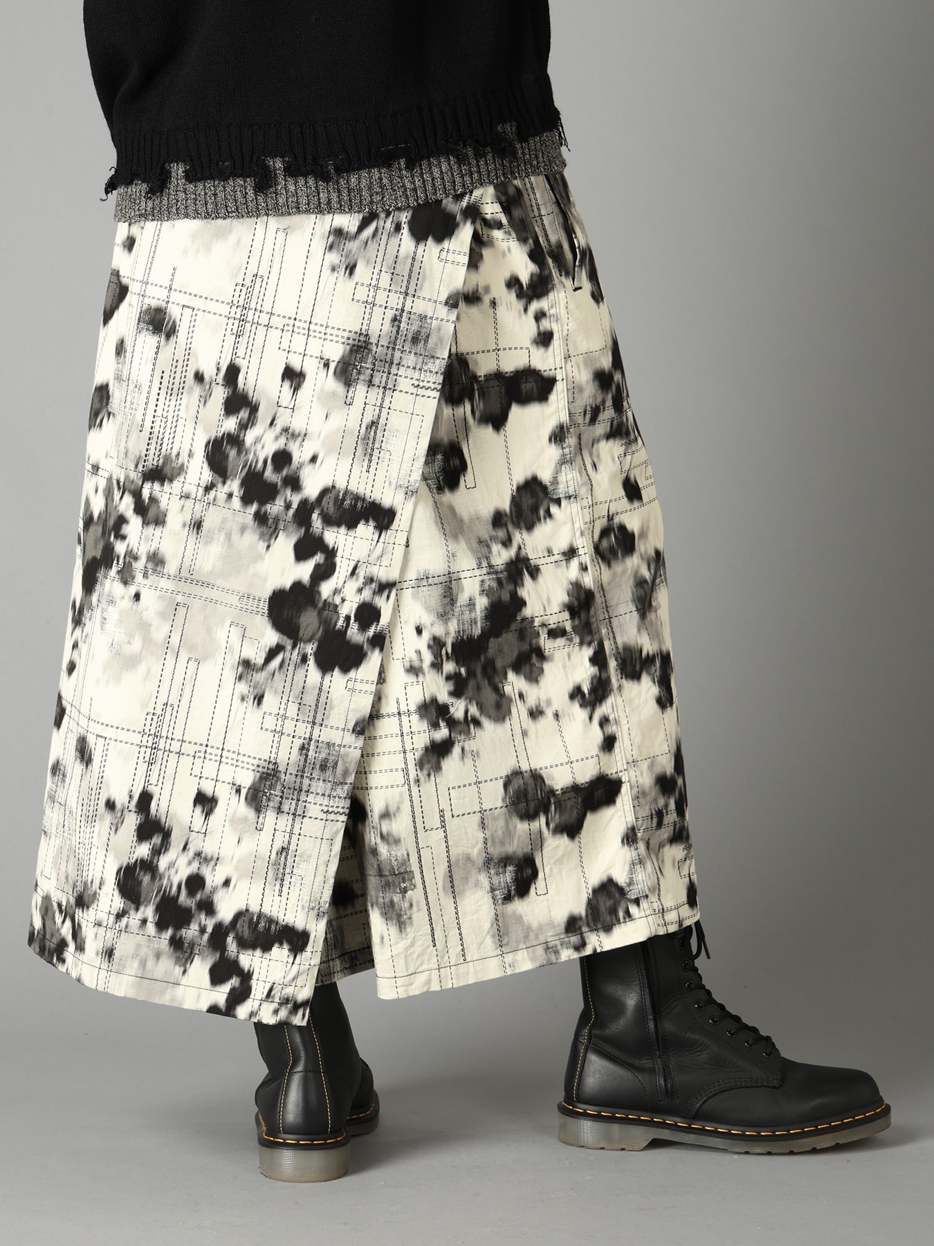 INK-WASH PRINTED BACK WRAP PANTS WITH DECORATIVE STITCH DETAILING