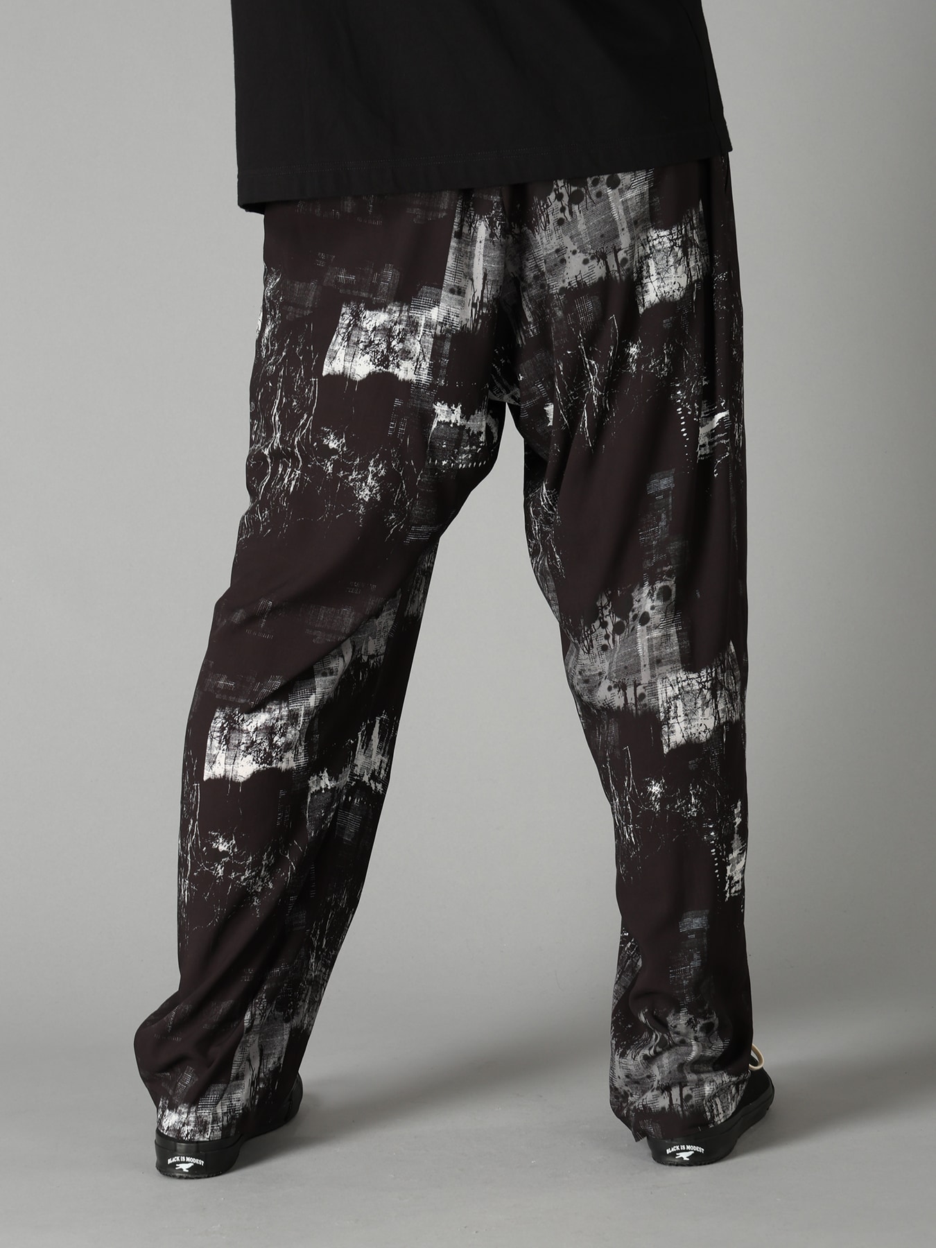 WITHERED BRANCH PRINT RAYON ROPE WAIST STRAIGHT PANTS