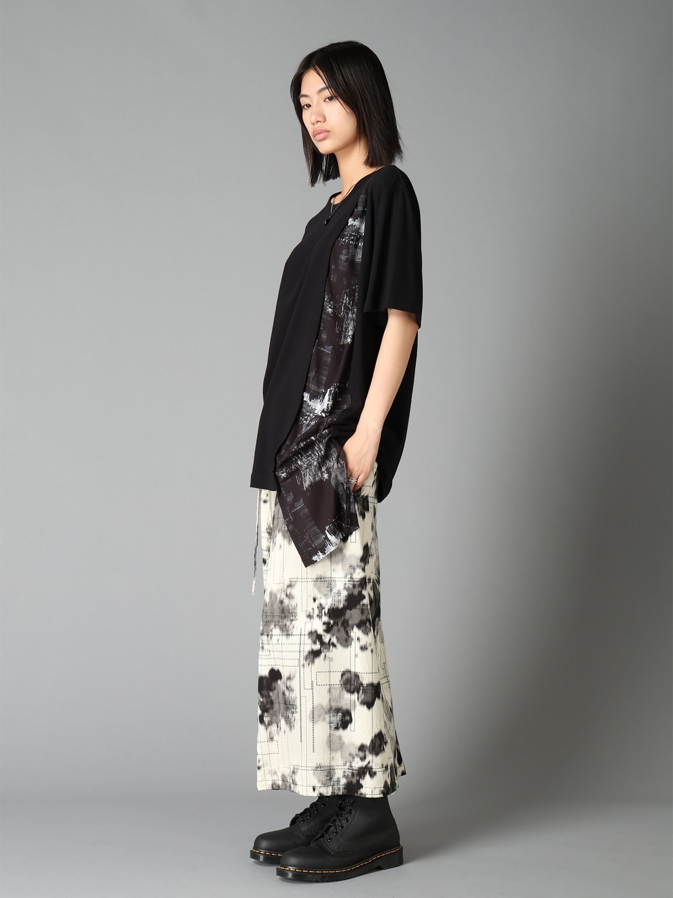 ASYMMETRY DESIGN SHORT-SLEEVED T-SHIRT WITH WITHERED BRANCH PRINTED FABRIC