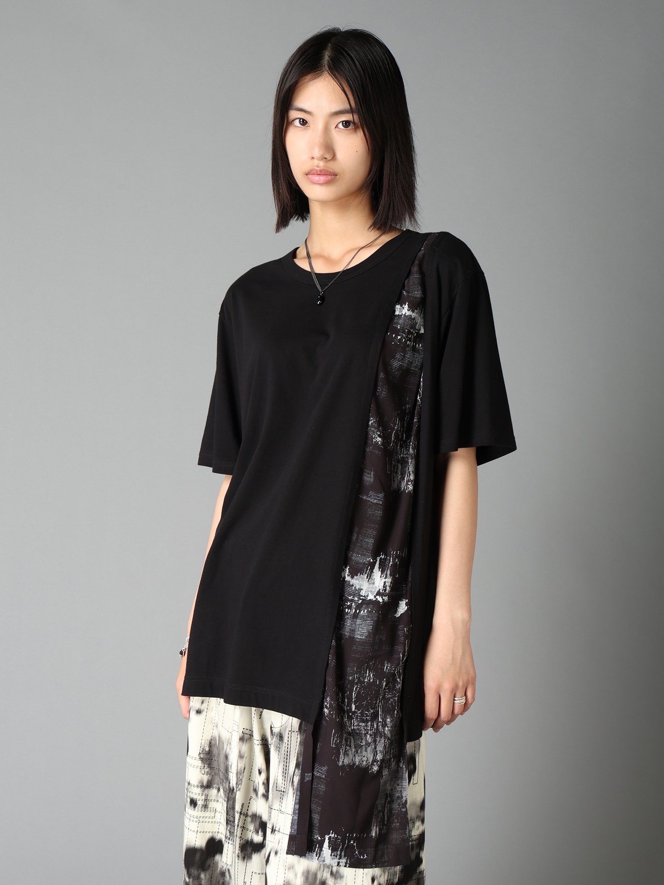 ASYMMETRY DESIGN SHORT-SLEEVED T-SHIRT WITH WITHERED BRANCH PRINTED FABRIC