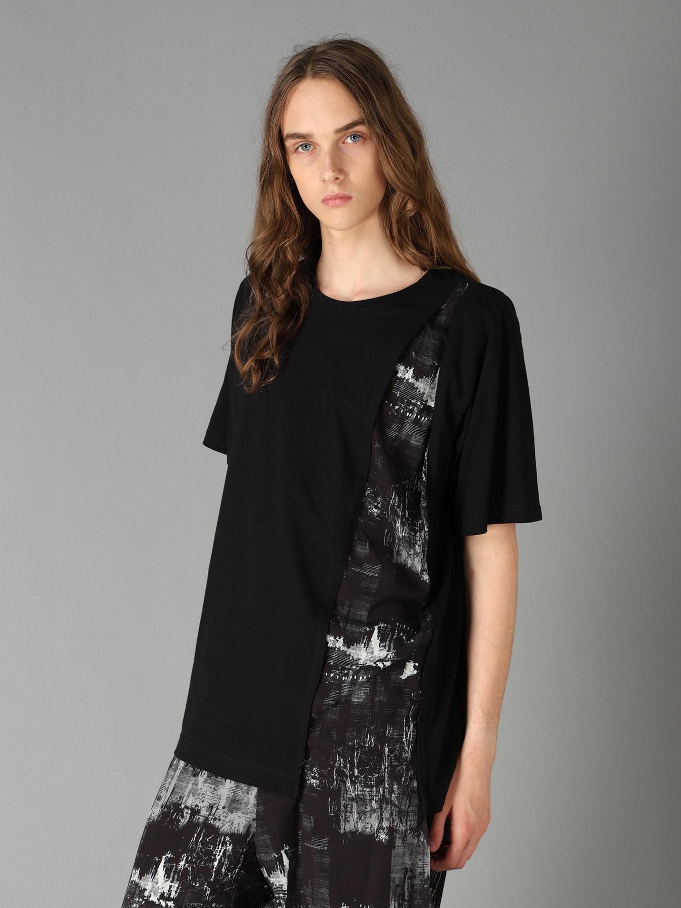 ASYMMETRY DESIGN SHORT-SLEEVED T-SHIRT WITH WITHERED BRANCH PRINTED FABRIC
